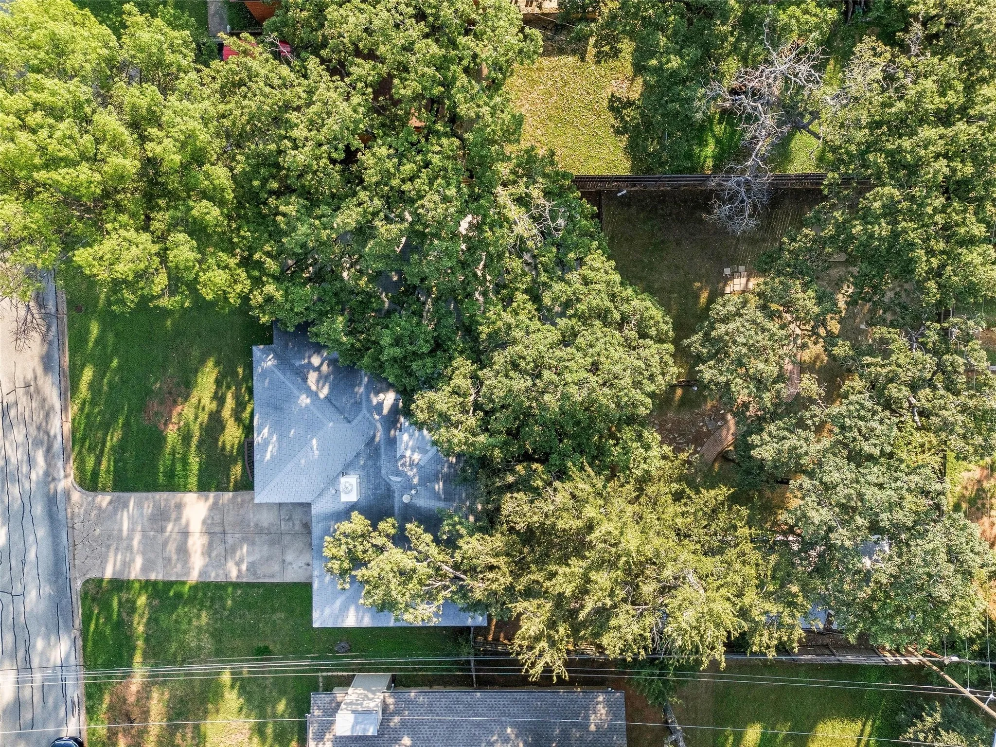 Single Family Residence For Sale in Tarrant County , 1310 W Cedar Street, Arlington, Texas 76012, 3 Bedroom, 2 Bathroom, 2 Garage spaces, 1,815 Sqft, built in 1956, mls#21350536, Real Estate Agent in Arlington, Homes For Sale in Tarrant county, Homes For Sale in Arlington, Realtor in Arlington Texas, Real Estate Brokerage Independent Realty Texas, Luminita Cordes Realtor