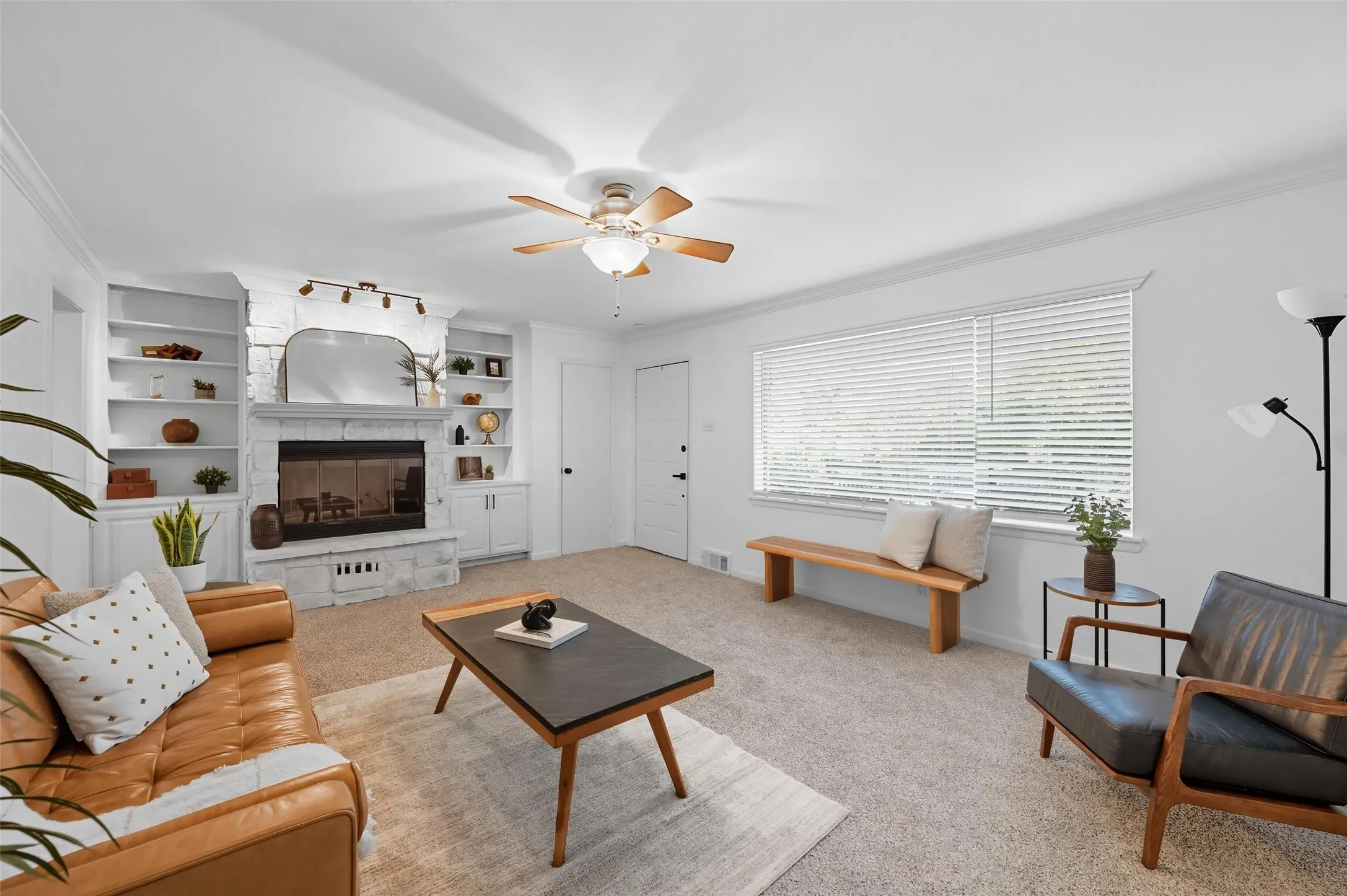 Single Family Residence For Sale in Tarrant County , 1310 W Cedar Street, Arlington, Texas 76012, 3 Bedroom, 2 Bathroom, 2 Garage spaces, 1,815 Sqft, built in 1956, mls#21350536, Real Estate Agent in Arlington, Homes For Sale in Tarrant county, Homes For Sale in Arlington, Realtor in Arlington Texas, Real Estate Brokerage Independent Realty Texas, Luminita Cordes Realtor