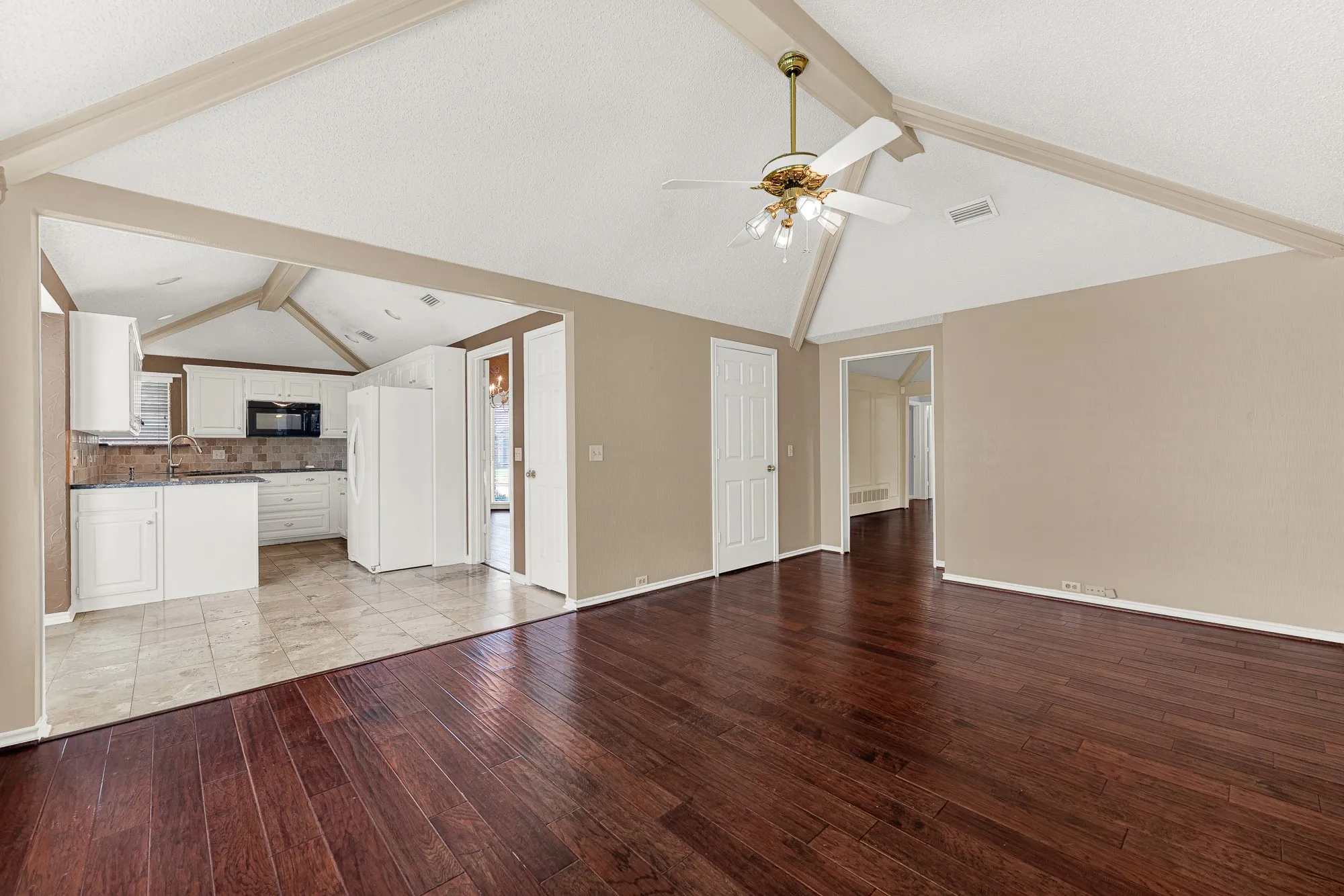 Single Family Residence For Sale in Collin County , 4445 Jenning Drive, Plano, Texas 75093, 3 Bedroom, 2 Bathroom, 2 Garage spaces, 1,966 Sqft, built in 1987, mls#21304203, Real Estate Agent in Plano, Homes For Sale in Collin county, Homes For Sale in Plano, Realtor in Plano Texas, Real Estate Brokerage Independent Realty Texas, Luminita Cordes Realtor