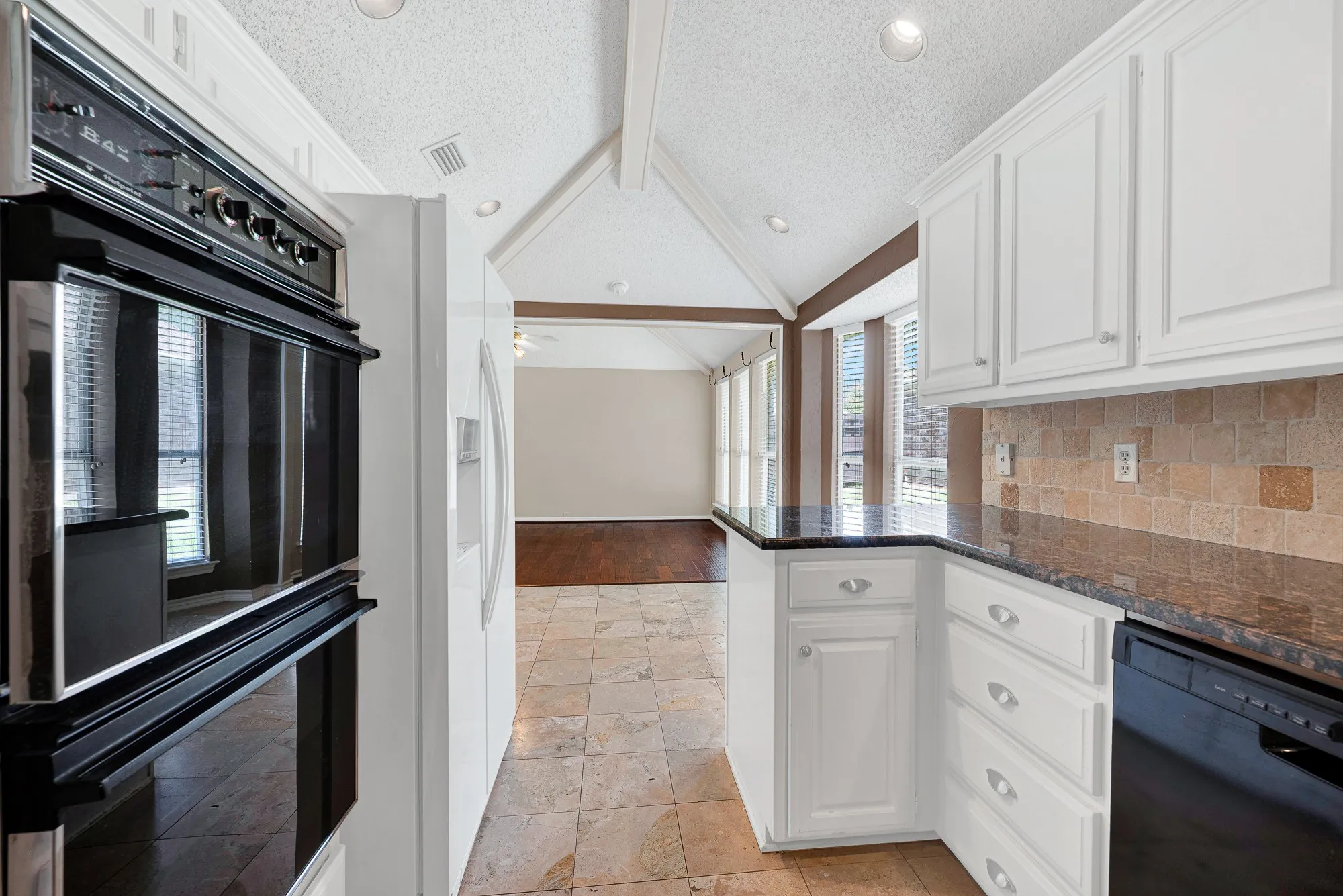 Single Family Residence For Sale in Collin County , 4445 Jenning Drive, Plano, Texas 75093, 3 Bedroom, 2 Bathroom, 2 Garage spaces, 1,966 Sqft, built in 1987, mls#21304203, Real Estate Agent in Plano, Homes For Sale in Collin county, Homes For Sale in Plano, Realtor in Plano Texas, Real Estate Brokerage Independent Realty Texas, Luminita Cordes Realtor