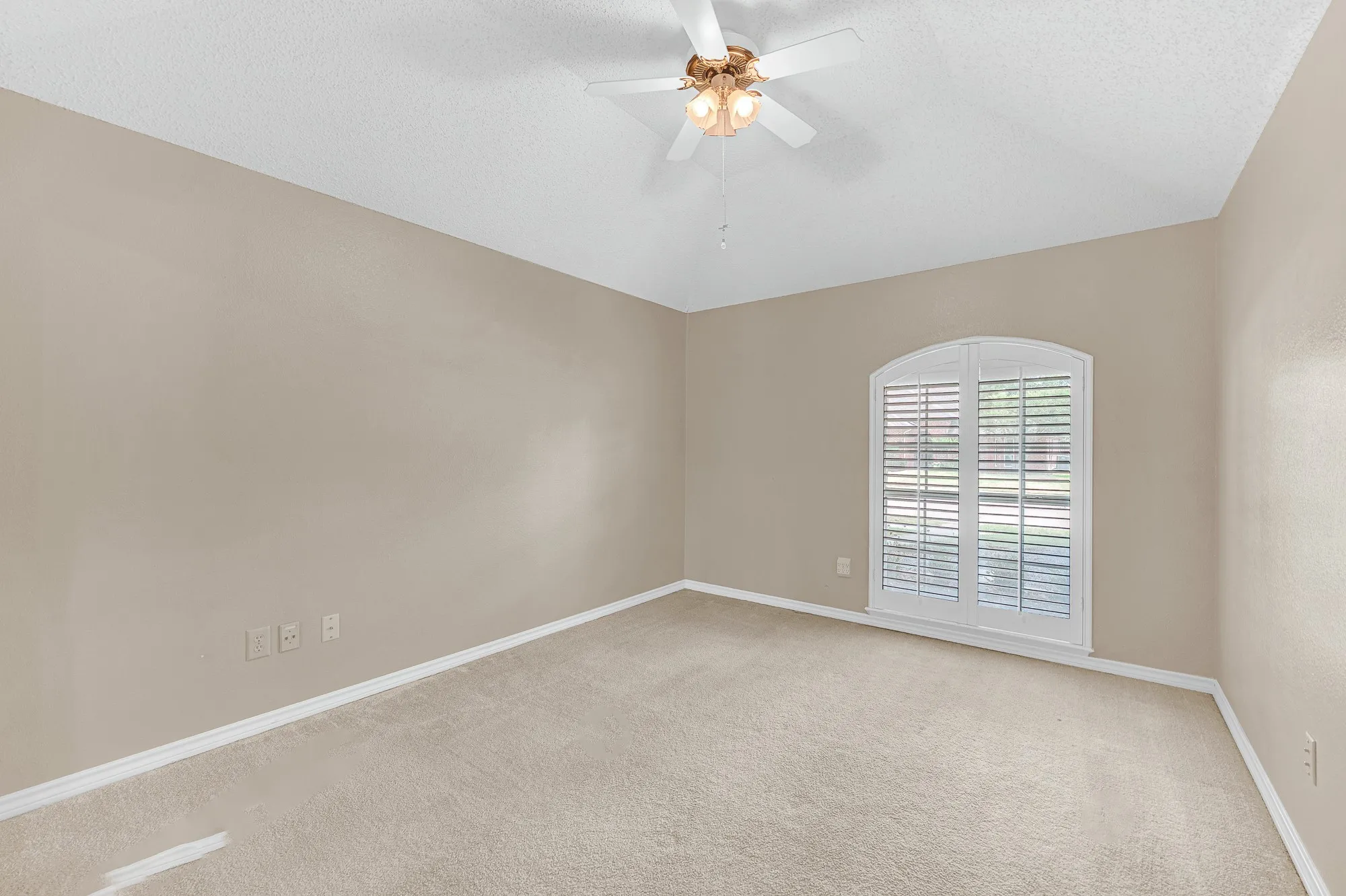 Single Family Residence For Sale in Collin County , 4445 Jenning Drive, Plano, Texas 75093, 3 Bedroom, 2 Bathroom, 2 Garage spaces, 1,966 Sqft, built in 1987, mls#21304203, Real Estate Agent in Plano, Homes For Sale in Collin county, Homes For Sale in Plano, Realtor in Plano Texas, Real Estate Brokerage Independent Realty Texas, Luminita Cordes Realtor