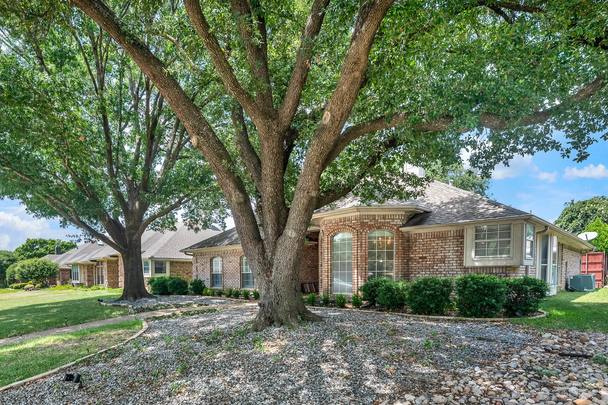 Single Family Residence For Sale in Collin County , 4445 Jenning Drive, Plano, Texas 75093, 3 Bedroom, 2 Bathroom, 2 Garage spaces, 1,966 Sqft, built in 1987, mls#21304203, Real Estate Agent in Plano, Homes For Sale in Collin county, Homes For Sale in Plano, Realtor in Plano Texas, Real Estate Brokerage Independent Realty Texas, Luminita Cordes Realtor