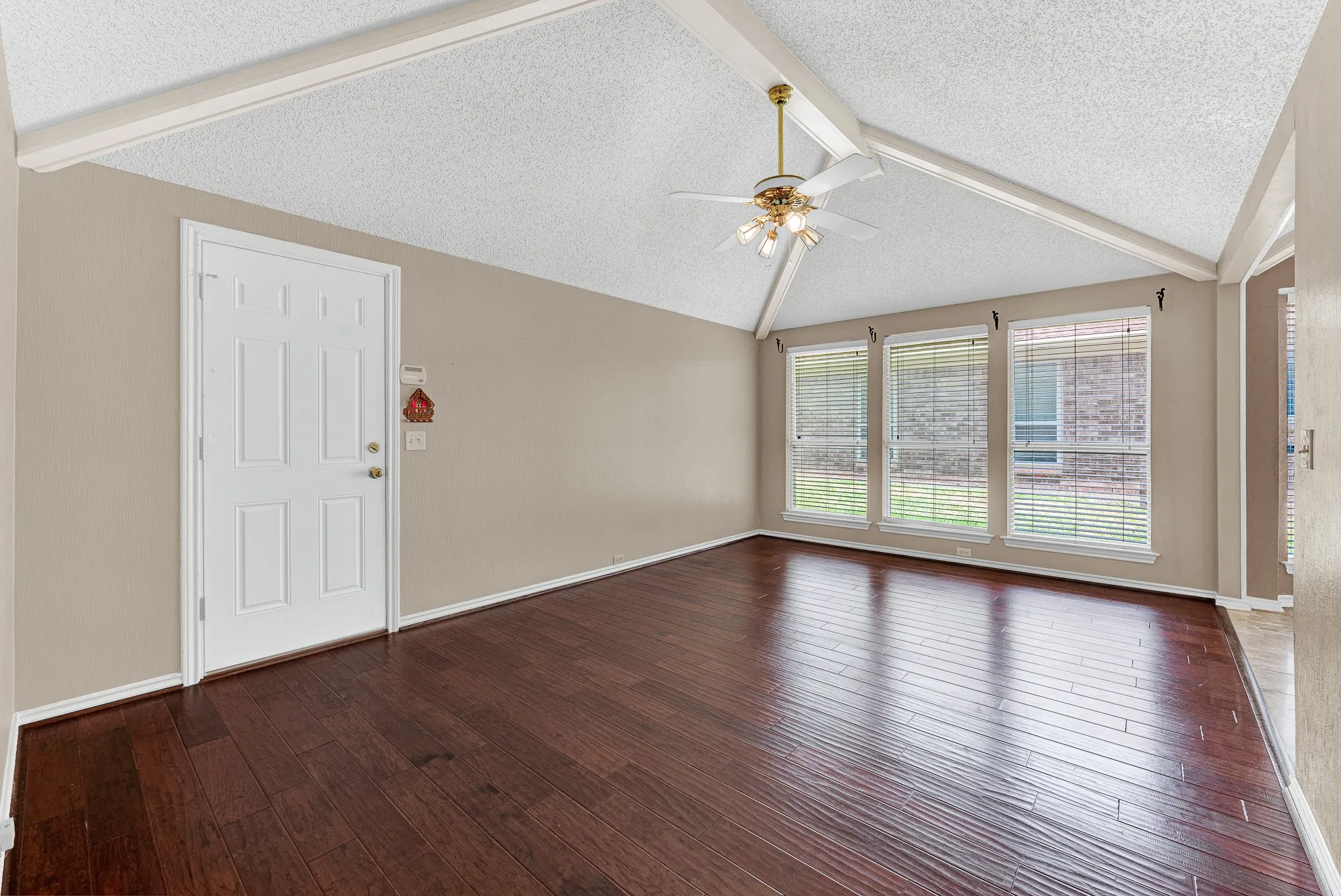 Single Family Residence For Sale in Collin County , 4445 Jenning Drive, Plano, Texas 75093, 3 Bedroom, 2 Bathroom, 2 Garage spaces, 1,966 Sqft, built in 1987, mls#21304203, Real Estate Agent in Plano, Homes For Sale in Collin county, Homes For Sale in Plano, Realtor in Plano Texas, Real Estate Brokerage Independent Realty Texas, Luminita Cordes Realtor