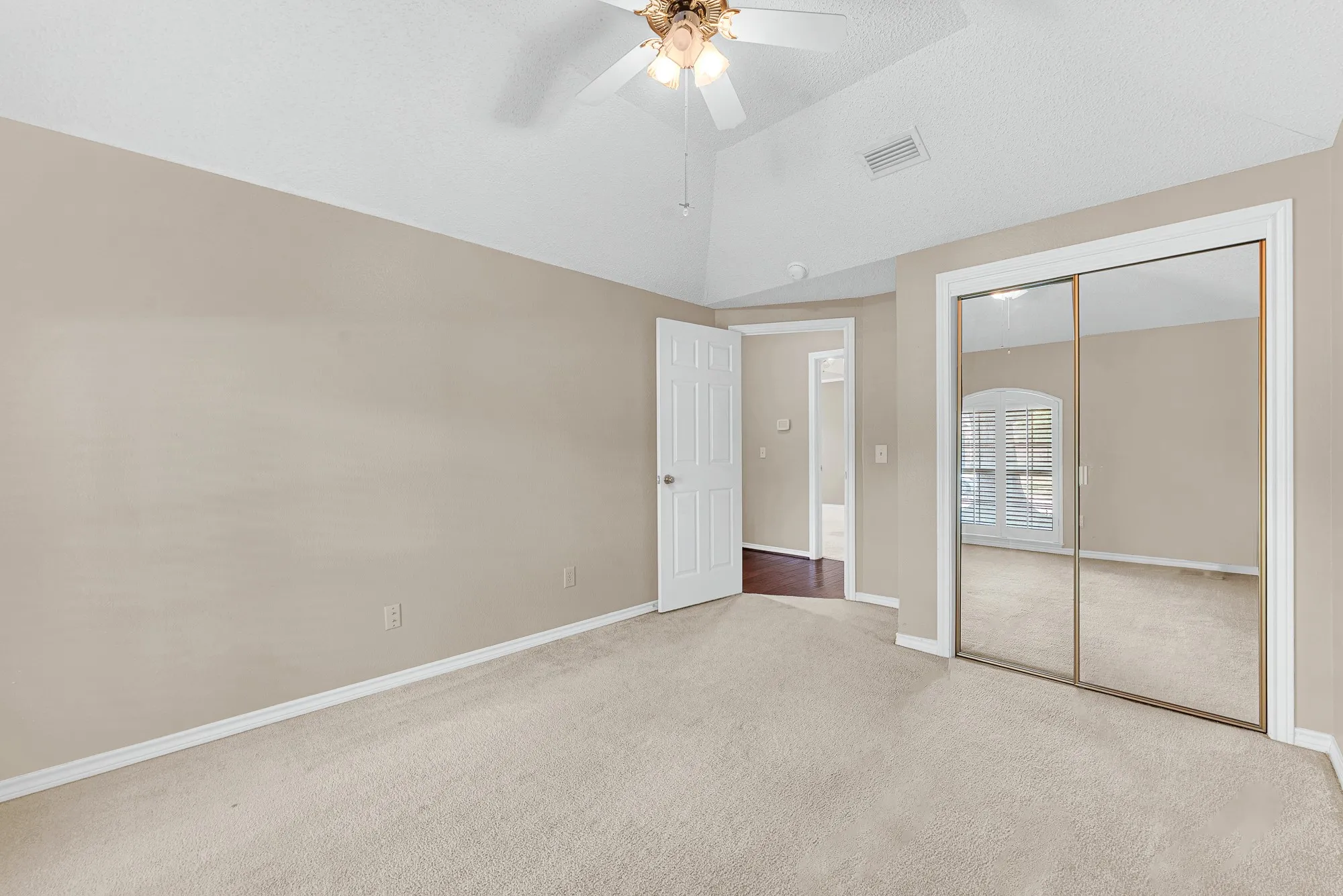 Single Family Residence For Sale in Collin County , 4445 Jenning Drive, Plano, Texas 75093, 3 Bedroom, 2 Bathroom, 2 Garage spaces, 1,966 Sqft, built in 1987, mls#21304203, Real Estate Agent in Plano, Homes For Sale in Collin county, Homes For Sale in Plano, Realtor in Plano Texas, Real Estate Brokerage Independent Realty Texas, Luminita Cordes Realtor
