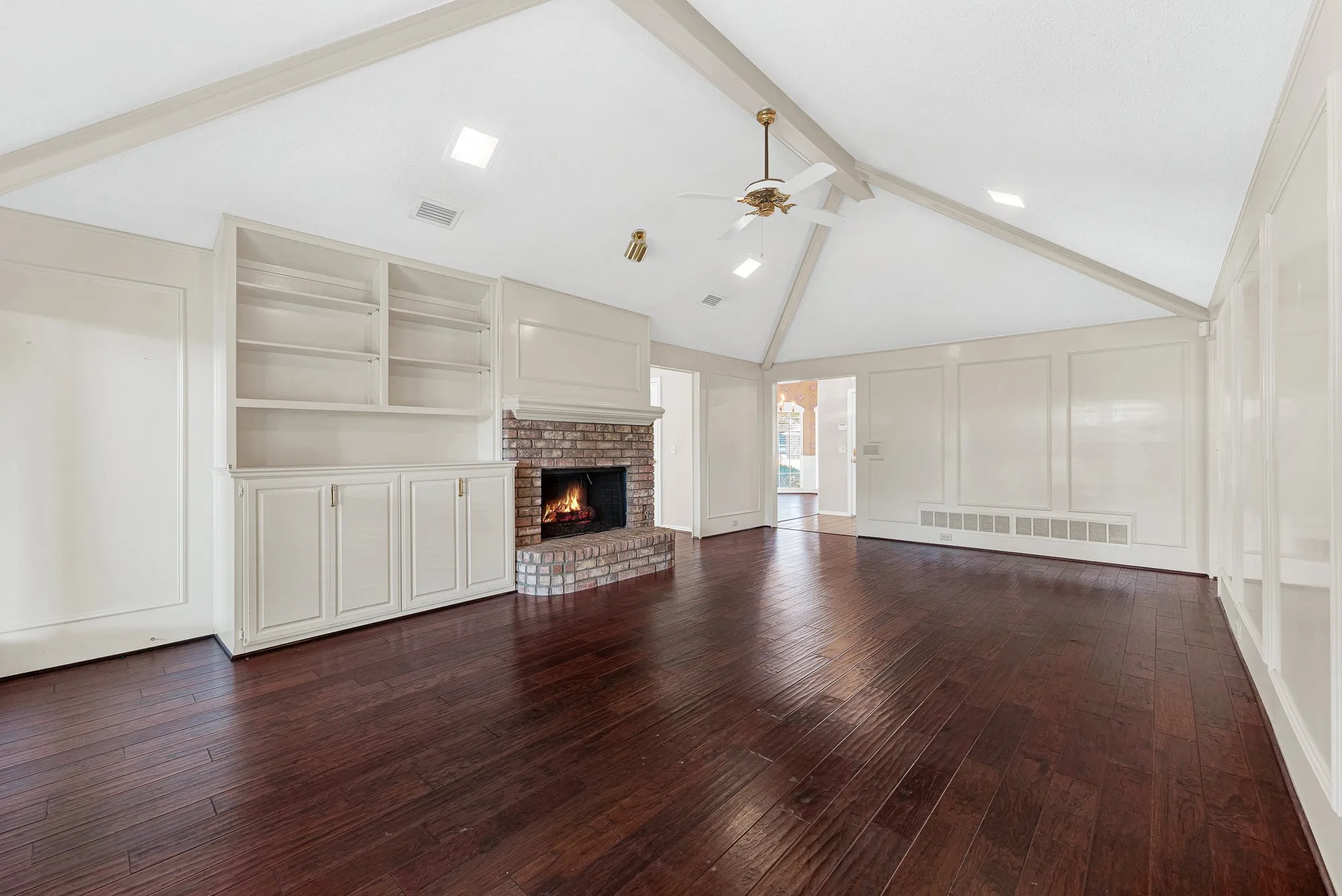 Single Family Residence For Sale in Collin County , 4445 Jenning Drive, Plano, Texas 75093, 3 Bedroom, 2 Bathroom, 2 Garage spaces, 1,966 Sqft, built in 1987, mls#21304203, Real Estate Agent in Plano, Homes For Sale in Collin county, Homes For Sale in Plano, Realtor in Plano Texas, Real Estate Brokerage Independent Realty Texas, Luminita Cordes Realtor