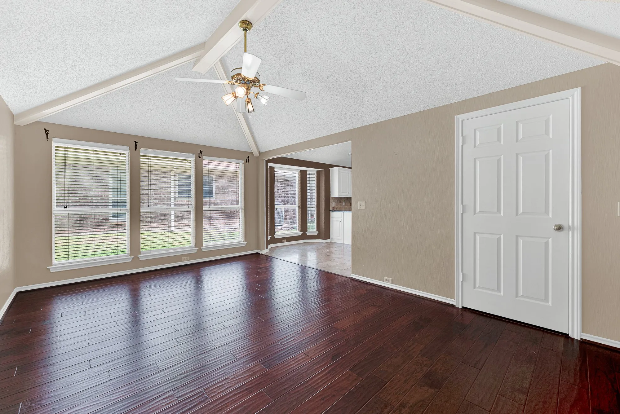 Single Family Residence For Sale in Collin County , 4445 Jenning Drive, Plano, Texas 75093, 3 Bedroom, 2 Bathroom, 2 Garage spaces, 1,966 Sqft, built in 1987, mls#21304203, Real Estate Agent in Plano, Homes For Sale in Collin county, Homes For Sale in Plano, Realtor in Plano Texas, Real Estate Brokerage Independent Realty Texas, Luminita Cordes Realtor