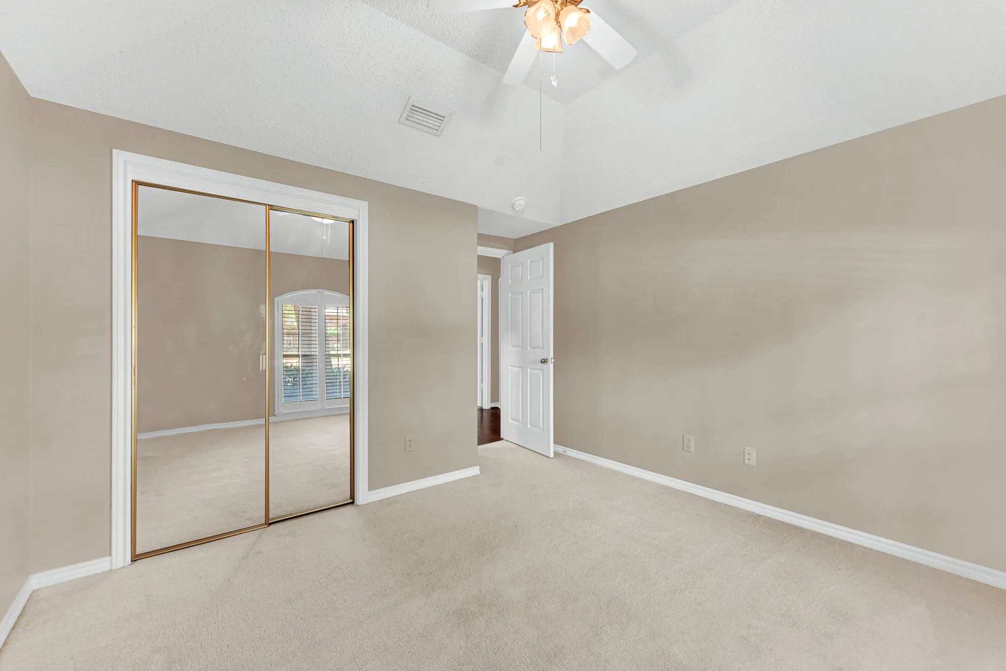 Single Family Residence For Sale in Collin County , 4445 Jenning Drive, Plano, Texas 75093, 3 Bedroom, 2 Bathroom, 2 Garage spaces, 1,966 Sqft, built in 1987, mls#21304203, Real Estate Agent in Plano, Homes For Sale in Collin county, Homes For Sale in Plano, Realtor in Plano Texas, Real Estate Brokerage Independent Realty Texas, Luminita Cordes Realtor