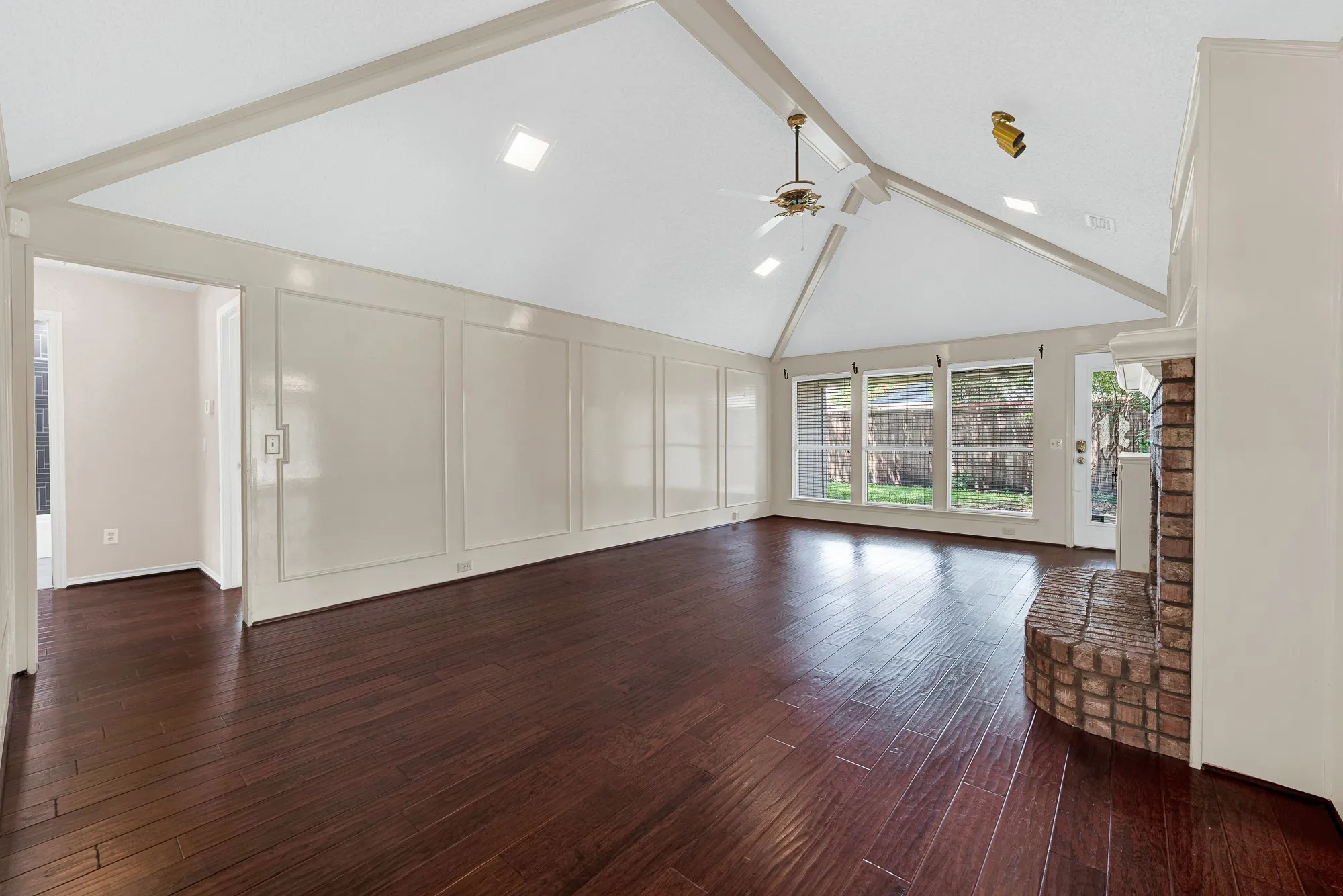 Single Family Residence For Sale in Collin County , 4445 Jenning Drive, Plano, Texas 75093, 3 Bedroom, 2 Bathroom, 2 Garage spaces, 1,966 Sqft, built in 1987, mls#21304203, Real Estate Agent in Plano, Homes For Sale in Collin county, Homes For Sale in Plano, Realtor in Plano Texas, Real Estate Brokerage Independent Realty Texas, Luminita Cordes Realtor