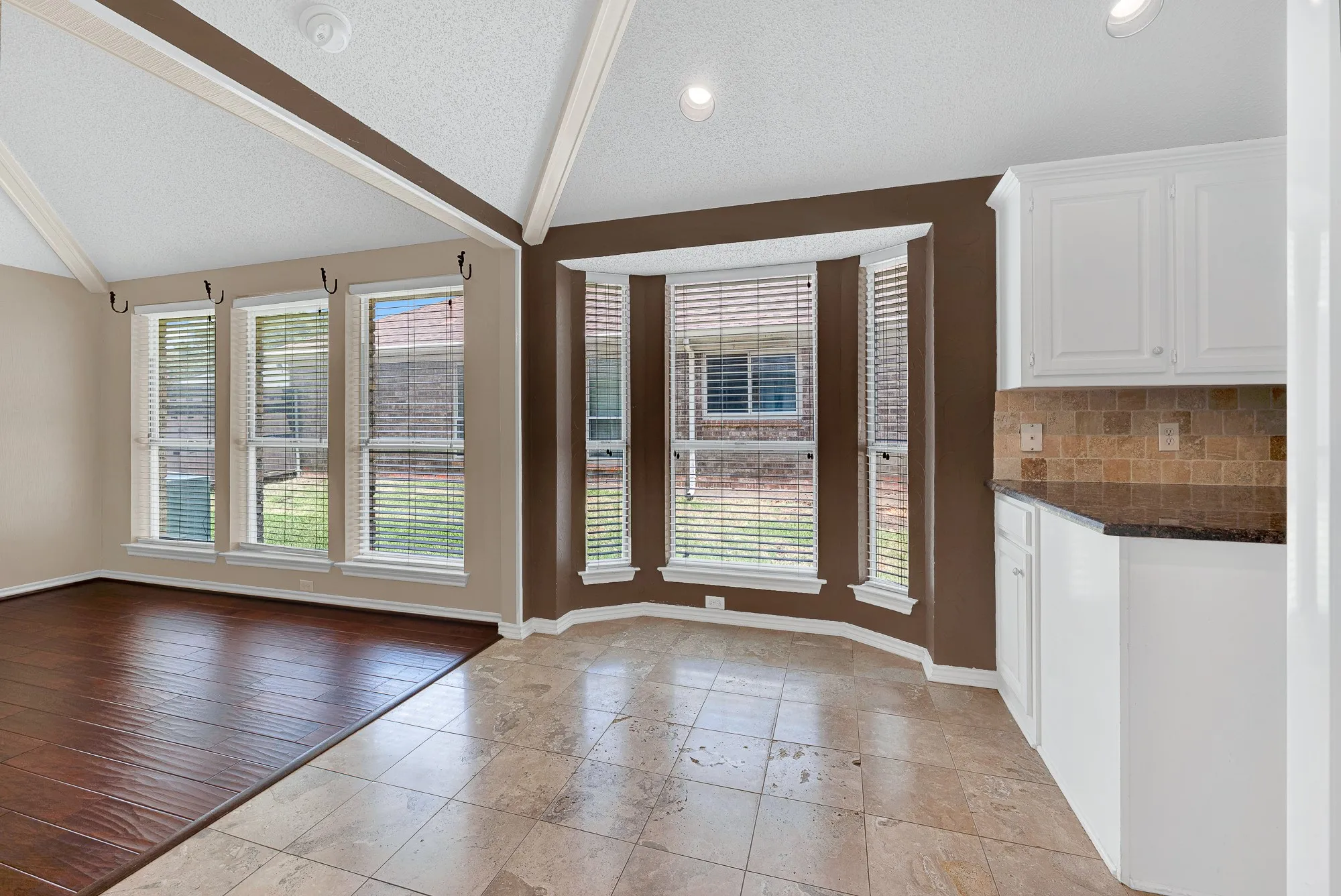 Single Family Residence For Sale in Collin County , 4445 Jenning Drive, Plano, Texas 75093, 3 Bedroom, 2 Bathroom, 2 Garage spaces, 1,966 Sqft, built in 1987, mls#21304203, Real Estate Agent in Plano, Homes For Sale in Collin county, Homes For Sale in Plano, Realtor in Plano Texas, Real Estate Brokerage Independent Realty Texas, Luminita Cordes Realtor