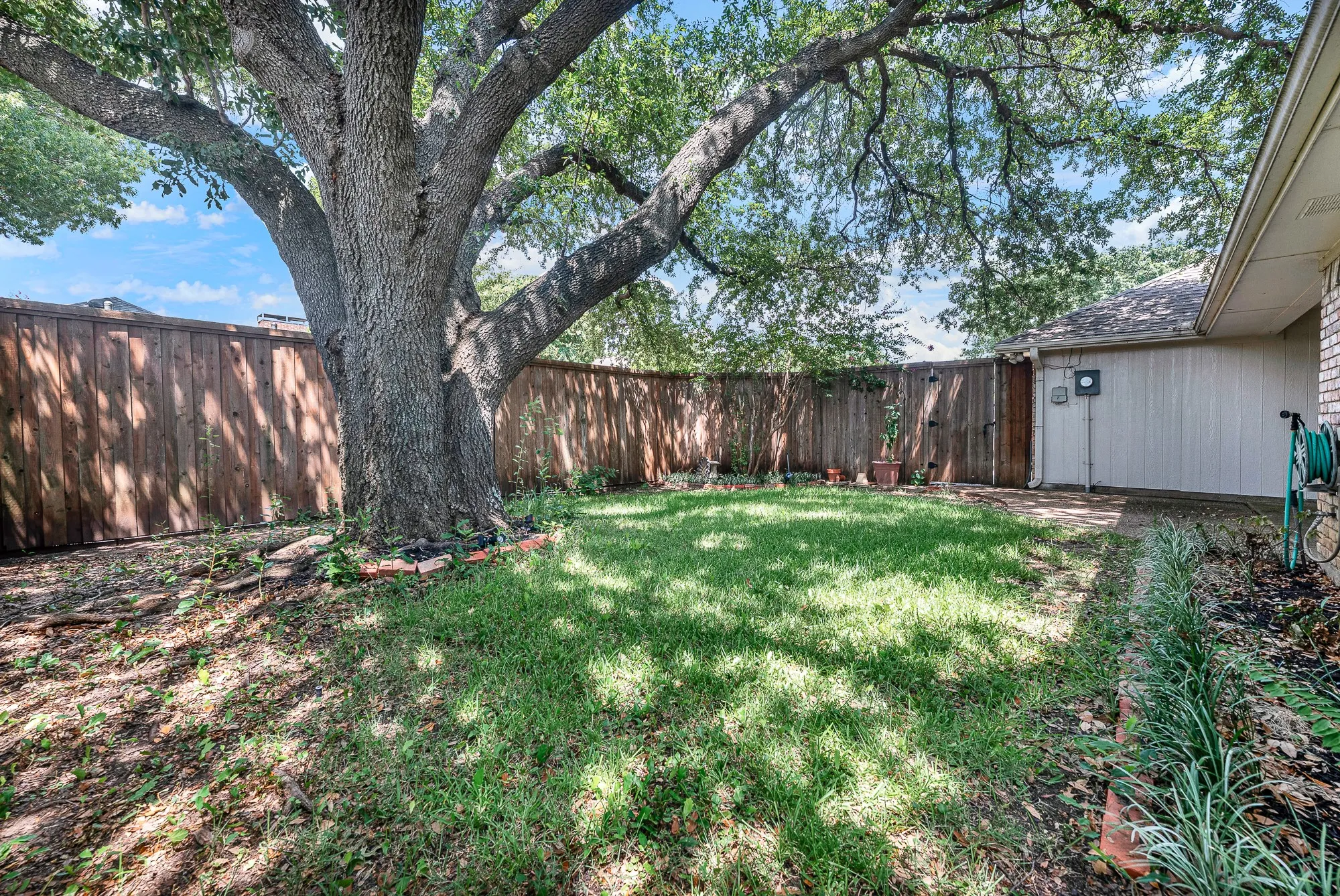 Single Family Residence For Sale in Collin County , 4445 Jenning Drive, Plano, Texas 75093, 3 Bedroom, 2 Bathroom, 2 Garage spaces, 1,966 Sqft, built in 1987, mls#21304203, Real Estate Agent in Plano, Homes For Sale in Collin county, Homes For Sale in Plano, Realtor in Plano Texas, Real Estate Brokerage Independent Realty Texas, Luminita Cordes Realtor