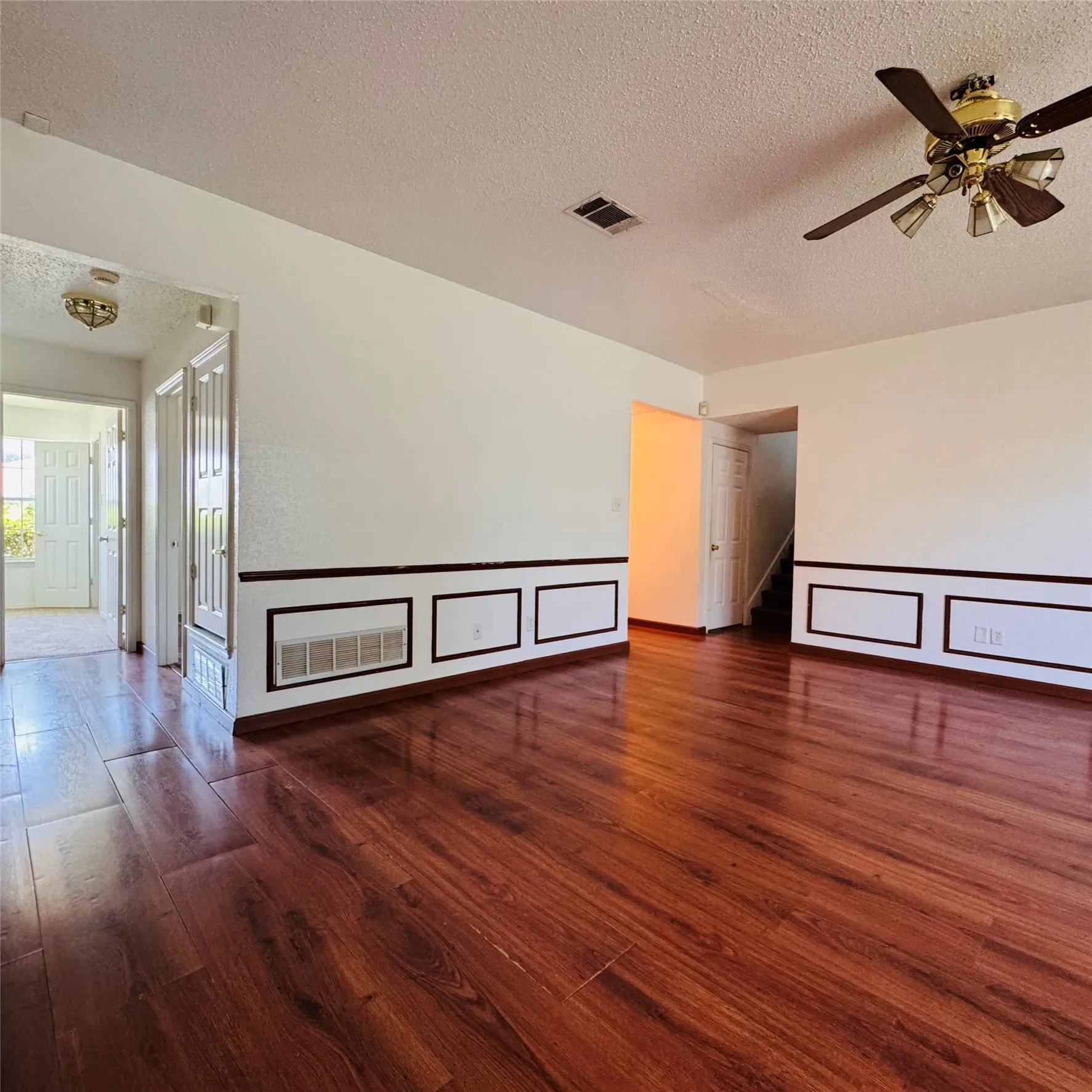 Single Family Residence For Rent in Tarrant County , 5524 Royal Meadow Lane, Arlington, Texas 76017, 3 Bedroom, 3 Bathroom, 2 Garage spaces, 2,116 Sqft, built in 1993, mls#21352738, Real Estate Agent in Arlington, Homes For Rent in Tarrant county, Homes For Rent in Arlington, Realtor in Arlington Texas, Real Estate Brokerage Independent Realty Texas, Luminita Cordes Realtor