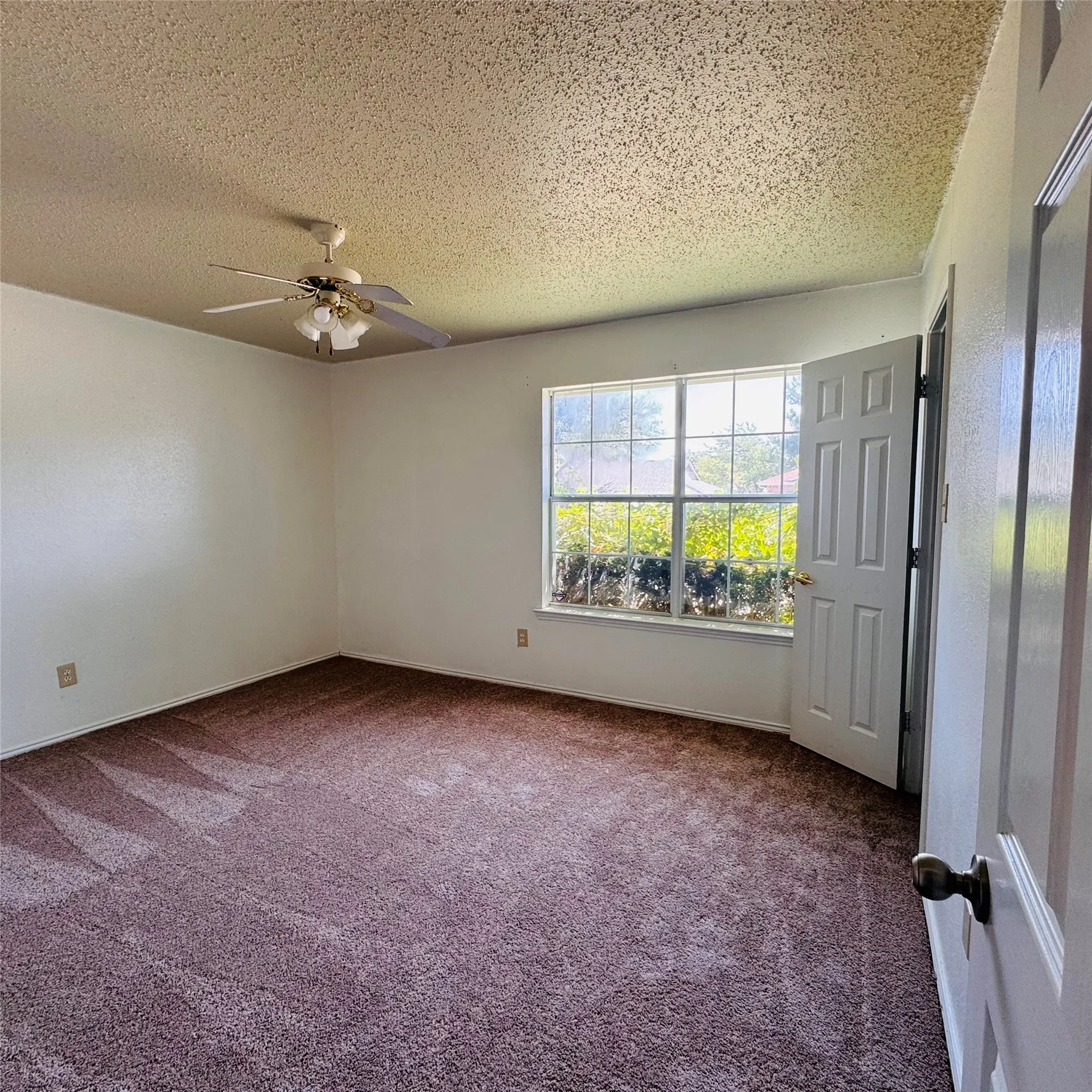 Single Family Residence For Rent in Tarrant County , 5524 Royal Meadow Lane, Arlington, Texas 76017, 3 Bedroom, 3 Bathroom, 2 Garage spaces, 2,116 Sqft, built in 1993, mls#21352738, Real Estate Agent in Arlington, Homes For Rent in Tarrant county, Homes For Rent in Arlington, Realtor in Arlington Texas, Real Estate Brokerage Independent Realty Texas, Luminita Cordes Realtor