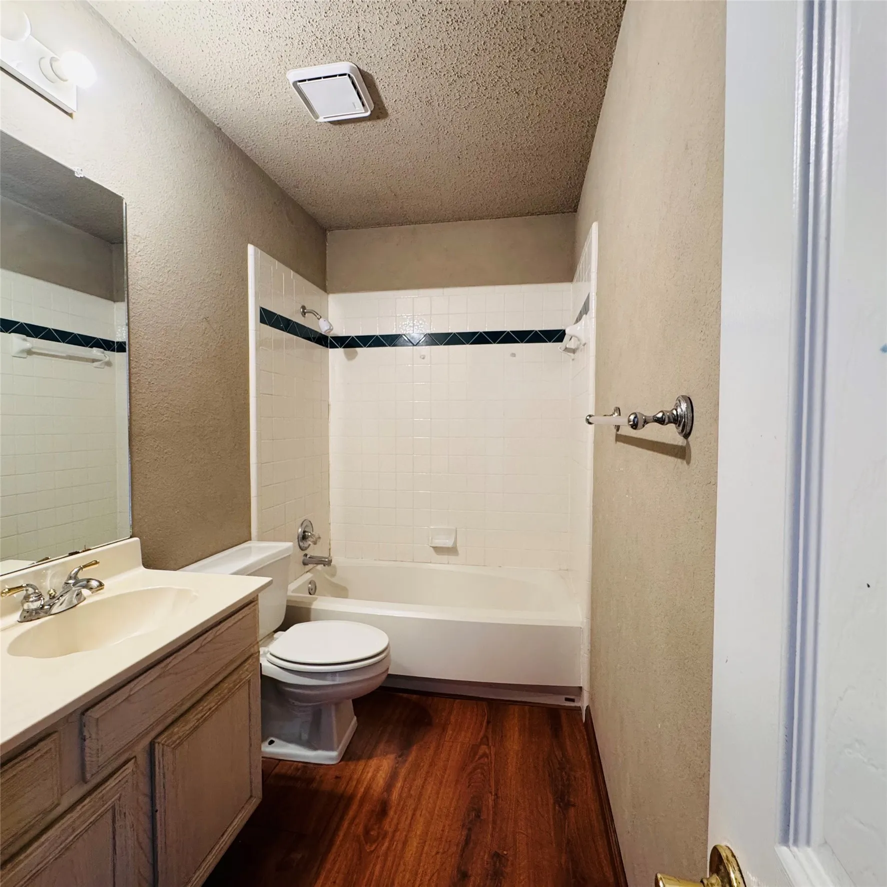 Single Family Residence For Rent in Tarrant County , 5524 Royal Meadow Lane, Arlington, Texas 76017, 3 Bedroom, 3 Bathroom, 2 Garage spaces, 2,116 Sqft, built in 1993, mls#21352738, Real Estate Agent in Arlington, Homes For Rent in Tarrant county, Homes For Rent in Arlington, Realtor in Arlington Texas, Real Estate Brokerage Independent Realty Texas, Luminita Cordes Realtor