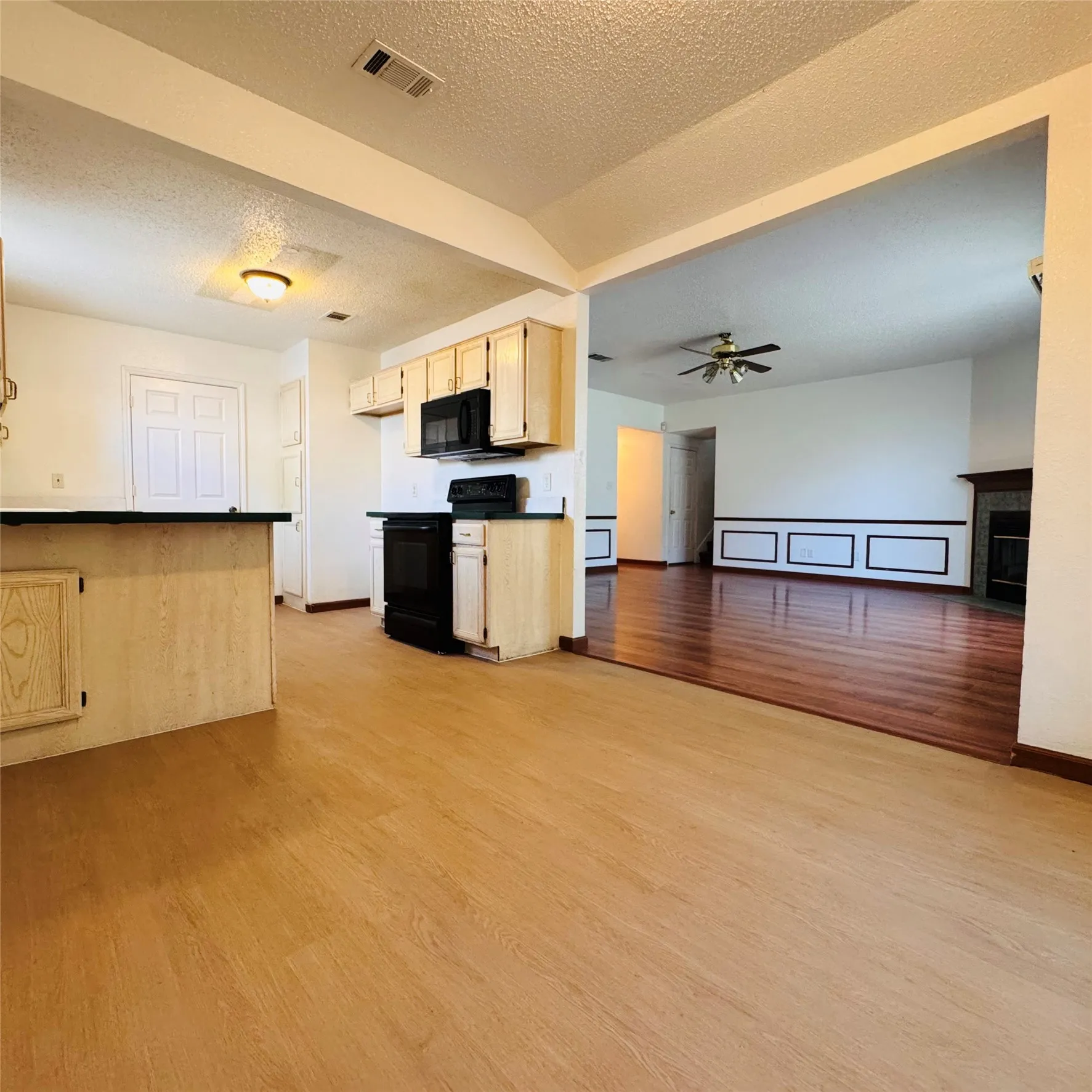 Single Family Residence For Rent in Tarrant County , 5524 Royal Meadow Lane, Arlington, Texas 76017, 3 Bedroom, 3 Bathroom, 2 Garage spaces, 2,116 Sqft, built in 1993, mls#21352738, Real Estate Agent in Arlington, Homes For Rent in Tarrant county, Homes For Rent in Arlington, Realtor in Arlington Texas, Real Estate Brokerage Independent Realty Texas, Luminita Cordes Realtor