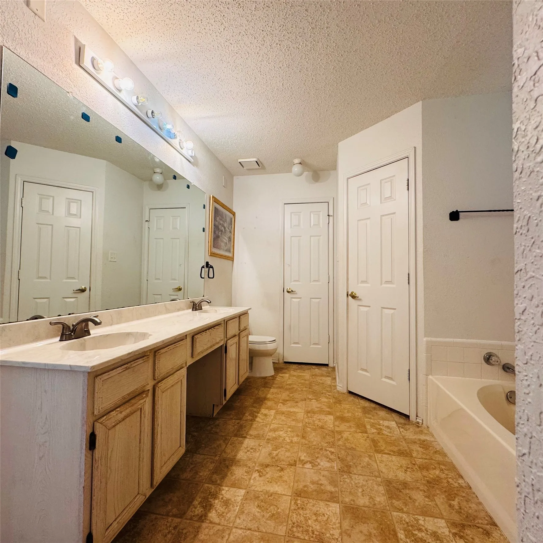 Single Family Residence For Rent in Tarrant County , 5524 Royal Meadow Lane, Arlington, Texas 76017, 3 Bedroom, 3 Bathroom, 2 Garage spaces, 2,116 Sqft, built in 1993, mls#21352738, Real Estate Agent in Arlington, Homes For Rent in Tarrant county, Homes For Rent in Arlington, Realtor in Arlington Texas, Real Estate Brokerage Independent Realty Texas, Luminita Cordes Realtor