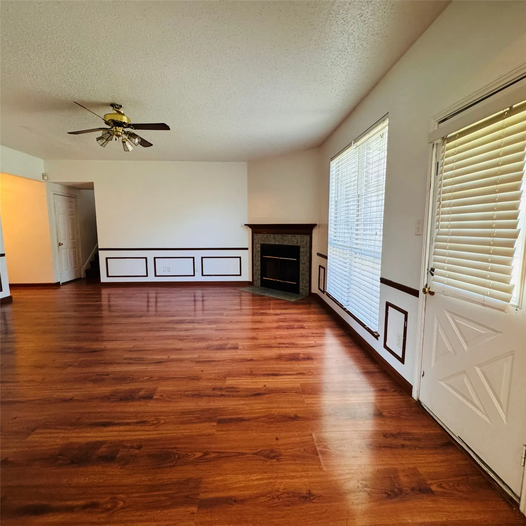 Single Family Residence For Rent in Tarrant County , 5524 Royal Meadow Lane, Arlington, Texas 76017, 3 Bedroom, 3 Bathroom, 2 Garage spaces, 2,116 Sqft, built in 1993, mls#21352738, Real Estate Agent in Arlington, Homes For Rent in Tarrant county, Homes For Rent in Arlington, Realtor in Arlington Texas, Real Estate Brokerage Independent Realty Texas, Luminita Cordes Realtor