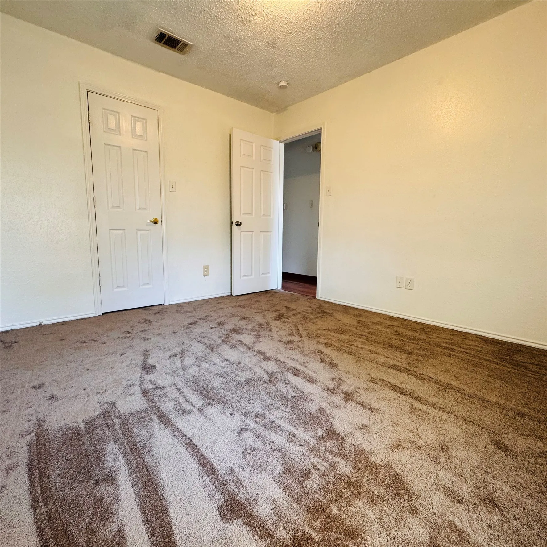 Single Family Residence For Rent in Tarrant County , 5524 Royal Meadow Lane, Arlington, Texas 76017, 3 Bedroom, 3 Bathroom, 2 Garage spaces, 2,116 Sqft, built in 1993, mls#21352738, Real Estate Agent in Arlington, Homes For Rent in Tarrant county, Homes For Rent in Arlington, Realtor in Arlington Texas, Real Estate Brokerage Independent Realty Texas, Luminita Cordes Realtor