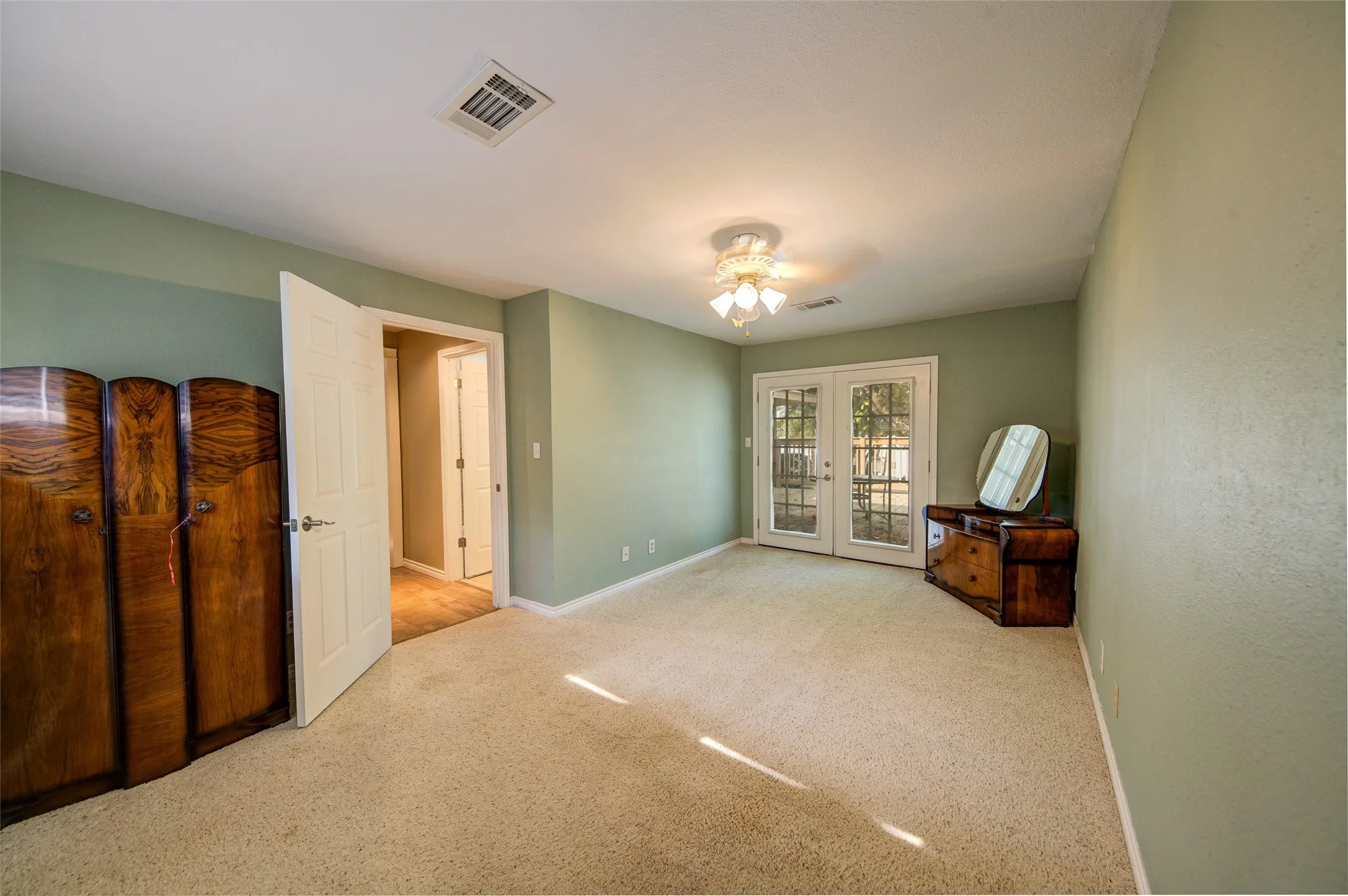 Single Family Residence For Sale in Wise County , 259 Dock Street, Bridgeport, Texas 76426, 2 Bedroom, 1 Bathroom, 2 Garage spaces, 1,125 Sqft, built in 1997, mls#21352511, Real Estate Agent in Bridgeport, Homes For Sale in Wise county, Homes For Sale in Bridgeport, Realtor in Bridgeport Texas, Real Estate Brokerage Independent Realty Texas, Luminita Cordes Realtor