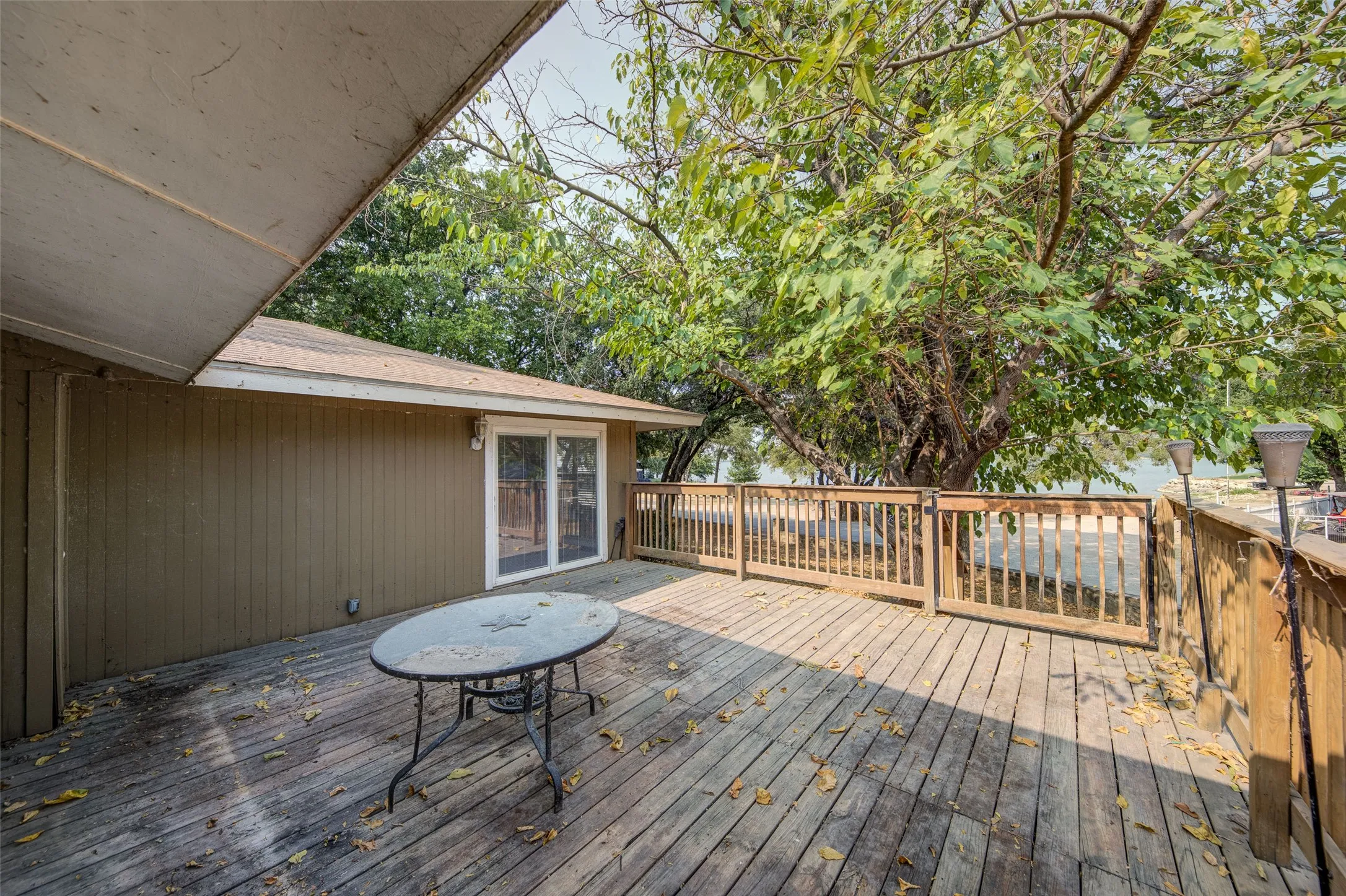 Single Family Residence For Sale in Wise County , 259 Dock Street, Bridgeport, Texas 76426, 2 Bedroom, 1 Bathroom, 2 Garage spaces, 1,125 Sqft, built in 1997, mls#21352511, Real Estate Agent in Bridgeport, Homes For Sale in Wise county, Homes For Sale in Bridgeport, Realtor in Bridgeport Texas, Real Estate Brokerage Independent Realty Texas, Luminita Cordes Realtor