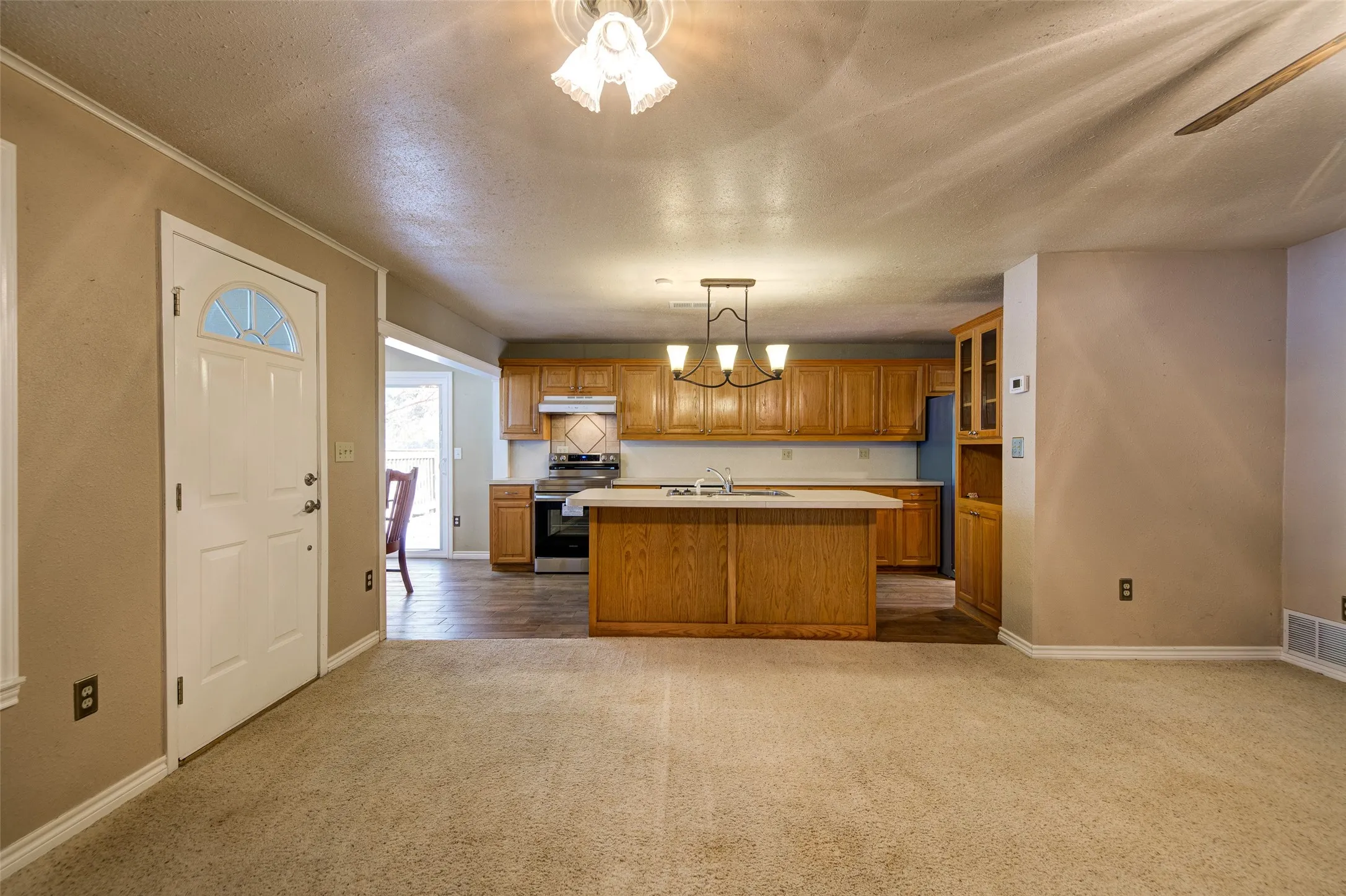 Single Family Residence For Sale in Wise County , 259 Dock Street, Bridgeport, Texas 76426, 2 Bedroom, 1 Bathroom, 2 Garage spaces, 1,125 Sqft, built in 1997, mls#21352511, Real Estate Agent in Bridgeport, Homes For Sale in Wise county, Homes For Sale in Bridgeport, Realtor in Bridgeport Texas, Real Estate Brokerage Independent Realty Texas, Luminita Cordes Realtor