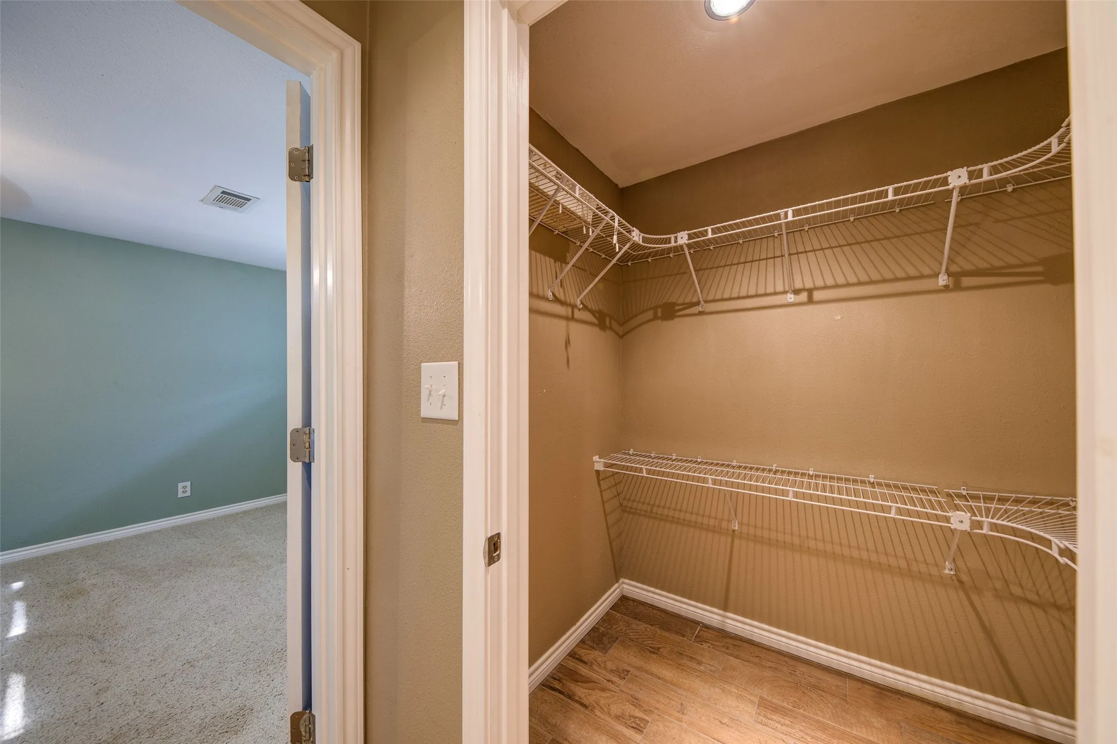 Single Family Residence For Sale in Wise County , 259 Dock Street, Bridgeport, Texas 76426, 2 Bedroom, 1 Bathroom, 2 Garage spaces, 1,125 Sqft, built in 1997, mls#21352511, Real Estate Agent in Bridgeport, Homes For Sale in Wise county, Homes For Sale in Bridgeport, Realtor in Bridgeport Texas, Real Estate Brokerage Independent Realty Texas, Luminita Cordes Realtor