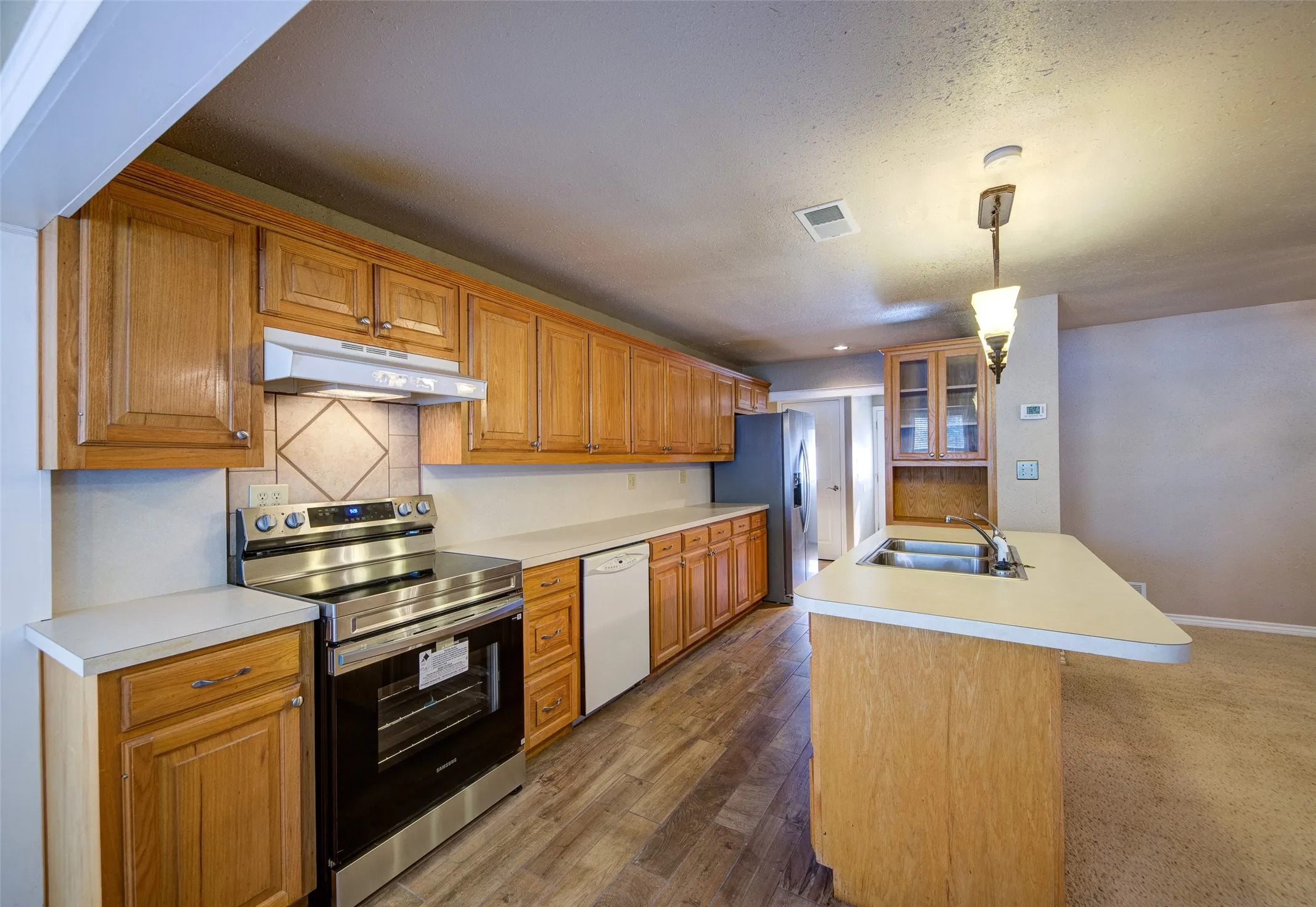 Single Family Residence For Sale in Wise County , 259 Dock Street, Bridgeport, Texas 76426, 2 Bedroom, 1 Bathroom, 2 Garage spaces, 1,125 Sqft, built in 1997, mls#21352511, Real Estate Agent in Bridgeport, Homes For Sale in Wise county, Homes For Sale in Bridgeport, Realtor in Bridgeport Texas, Real Estate Brokerage Independent Realty Texas, Luminita Cordes Realtor