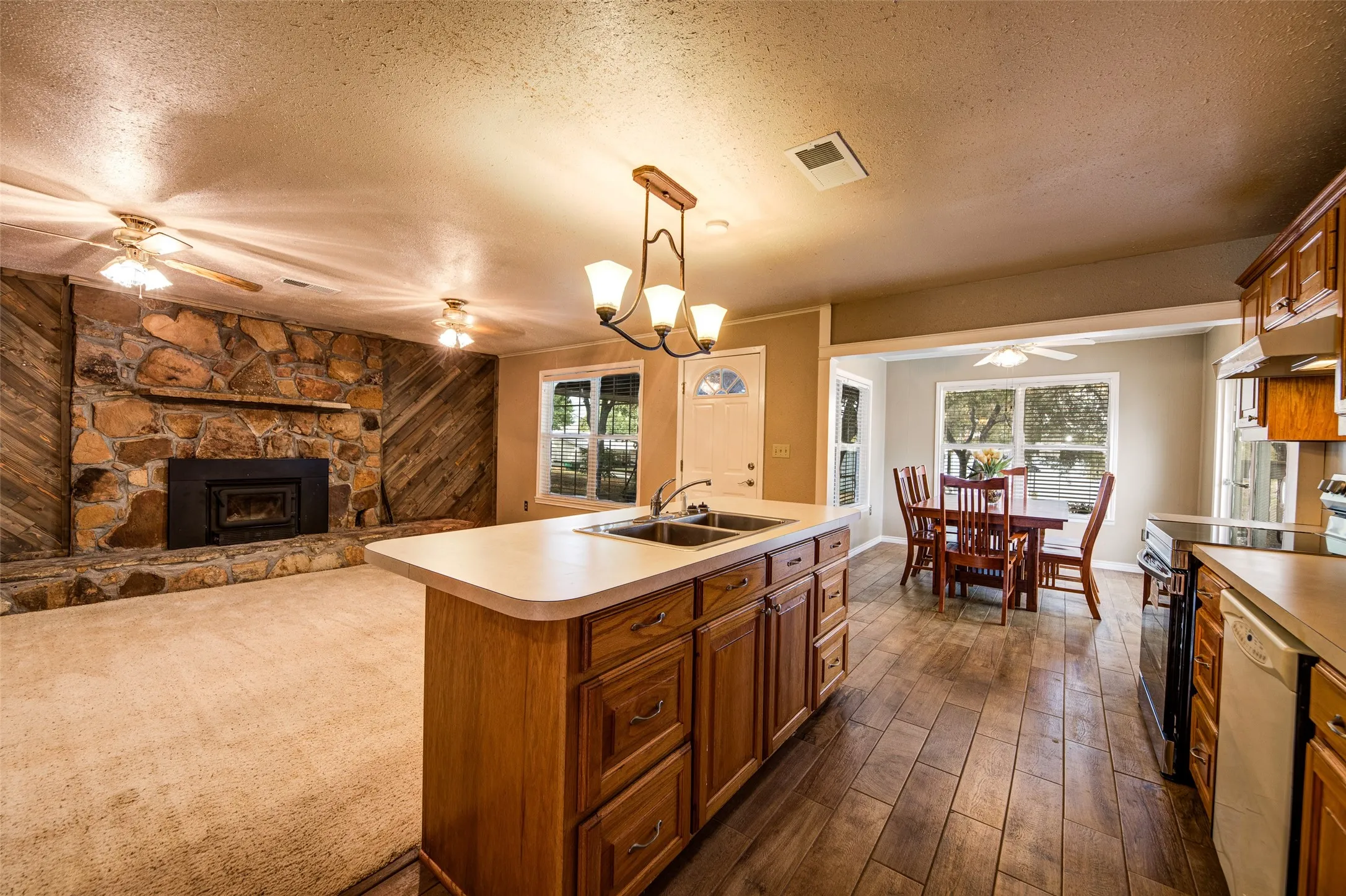 Single Family Residence For Sale in Wise County , 259 Dock Street, Bridgeport, Texas 76426, 2 Bedroom, 1 Bathroom, 2 Garage spaces, 1,125 Sqft, built in 1997, mls#21352511, Real Estate Agent in Bridgeport, Homes For Sale in Wise county, Homes For Sale in Bridgeport, Realtor in Bridgeport Texas, Real Estate Brokerage Independent Realty Texas, Luminita Cordes Realtor
