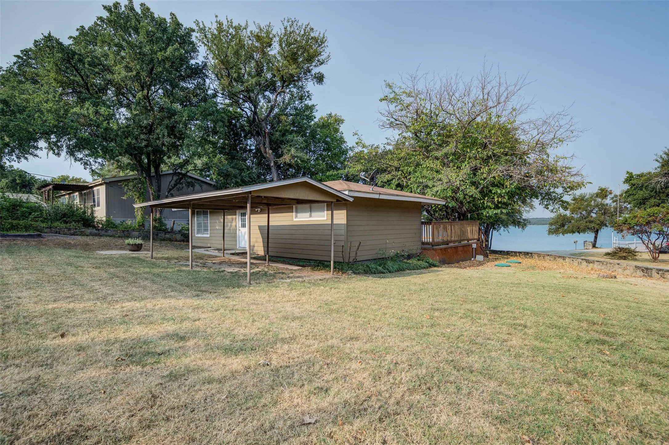 Single Family Residence For Sale in Wise County , 259 Dock Street, Bridgeport, Texas 76426, 2 Bedroom, 1 Bathroom, 2 Garage spaces, 1,125 Sqft, built in 1997, mls#21352511, Real Estate Agent in Bridgeport, Homes For Sale in Wise county, Homes For Sale in Bridgeport, Realtor in Bridgeport Texas, Real Estate Brokerage Independent Realty Texas, Luminita Cordes Realtor