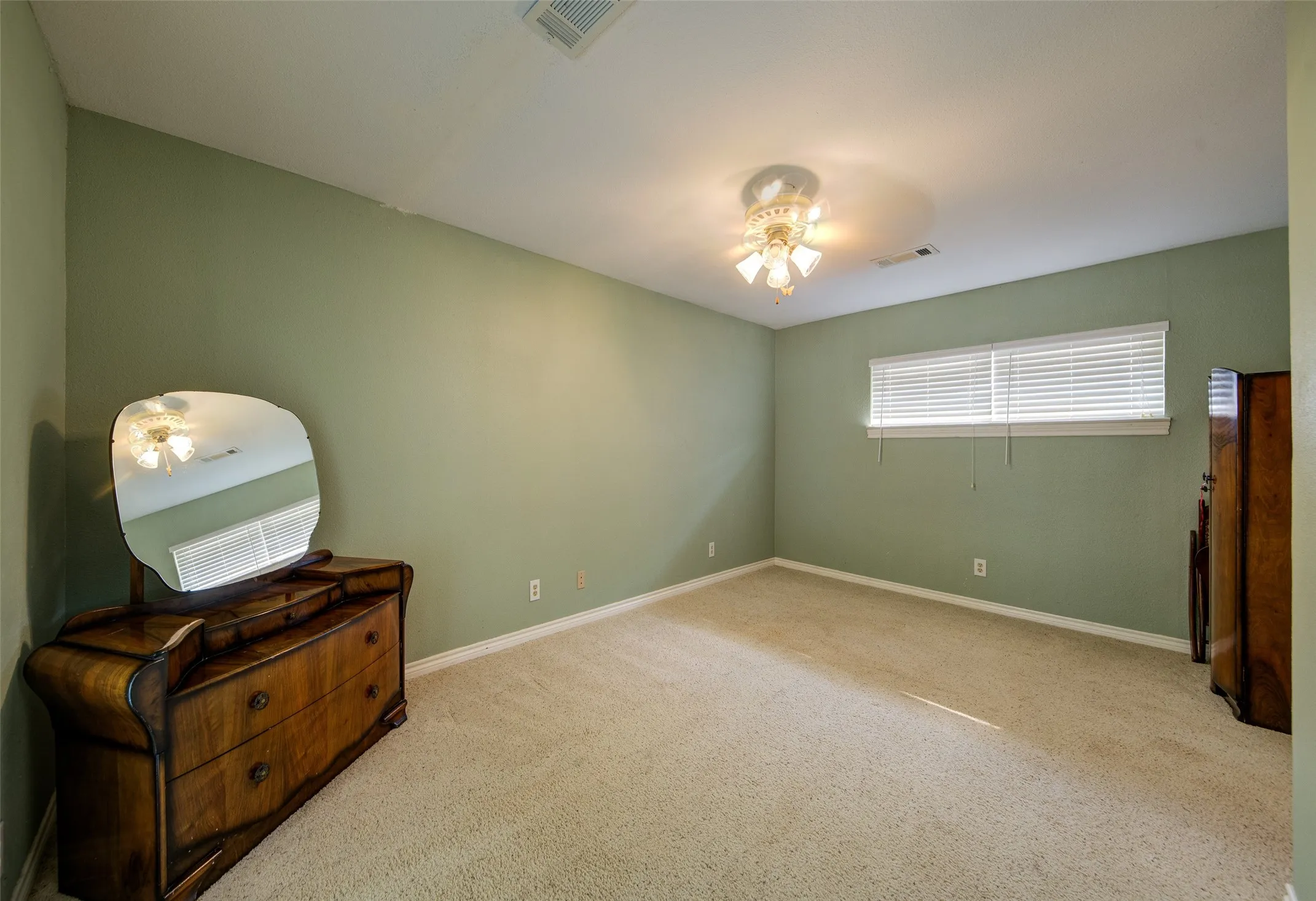 Single Family Residence For Sale in Wise County , 259 Dock Street, Bridgeport, Texas 76426, 2 Bedroom, 1 Bathroom, 2 Garage spaces, 1,125 Sqft, built in 1997, mls#21352511, Real Estate Agent in Bridgeport, Homes For Sale in Wise county, Homes For Sale in Bridgeport, Realtor in Bridgeport Texas, Real Estate Brokerage Independent Realty Texas, Luminita Cordes Realtor