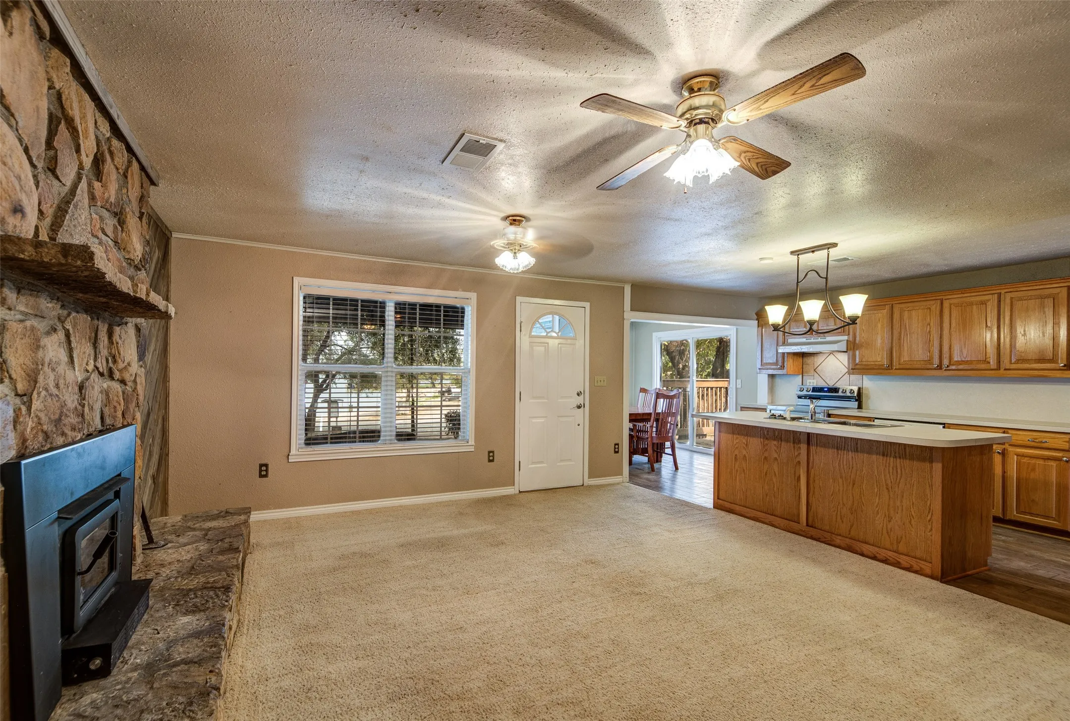 Single Family Residence For Sale in Wise County , 259 Dock Street, Bridgeport, Texas 76426, 2 Bedroom, 1 Bathroom, 2 Garage spaces, 1,125 Sqft, built in 1997, mls#21352511, Real Estate Agent in Bridgeport, Homes For Sale in Wise county, Homes For Sale in Bridgeport, Realtor in Bridgeport Texas, Real Estate Brokerage Independent Realty Texas, Luminita Cordes Realtor