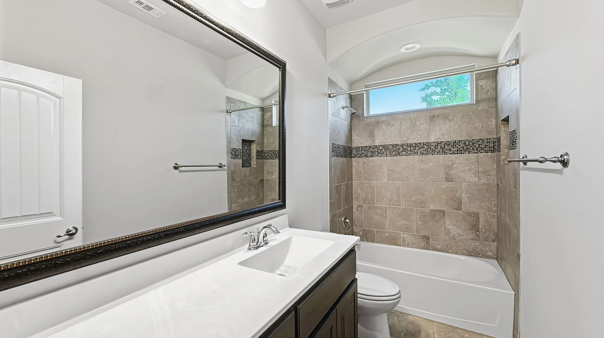 Single Family Residence For Sale in Denton County , 824 Dove Cove, Argyle, Texas 76226, 4 Bedroom, 3 Bathroom, 2 Garage spaces, 2,511 Sqft, built in 2018, mls#21352765, Real Estate Agent in Argyle, Homes For Sale in Denton county, Homes For Sale in Argyle, Realtor in Argyle Texas, Real Estate Brokerage Independent Realty Texas, Luminita Cordes Realtor