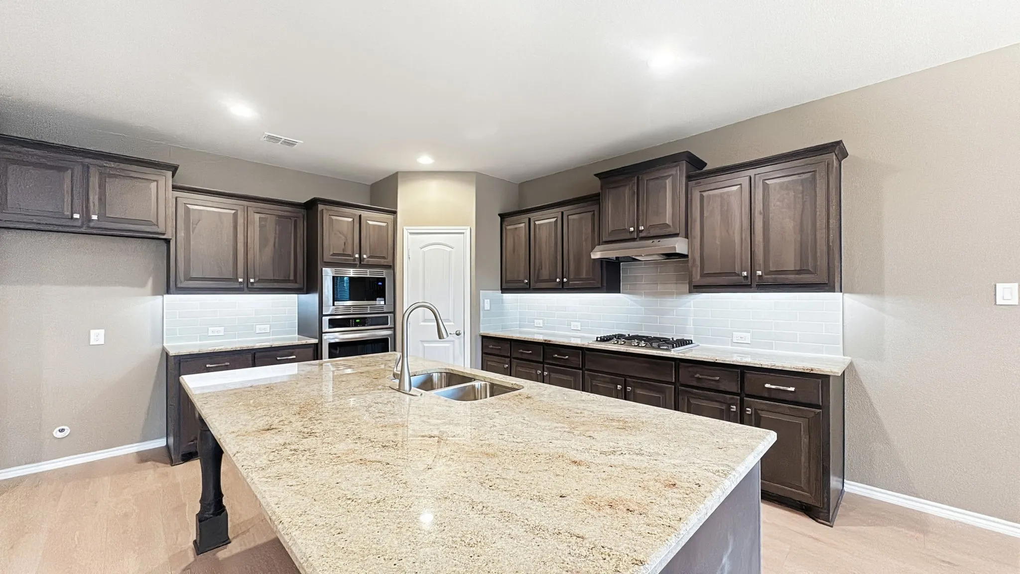 Single Family Residence For Sale in Denton County , 824 Dove Cove, Argyle, Texas 76226, 4 Bedroom, 3 Bathroom, 2 Garage spaces, 2,511 Sqft, built in 2018, mls#21352765, Real Estate Agent in Argyle, Homes For Sale in Denton county, Homes For Sale in Argyle, Realtor in Argyle Texas, Real Estate Brokerage Independent Realty Texas, Luminita Cordes Realtor