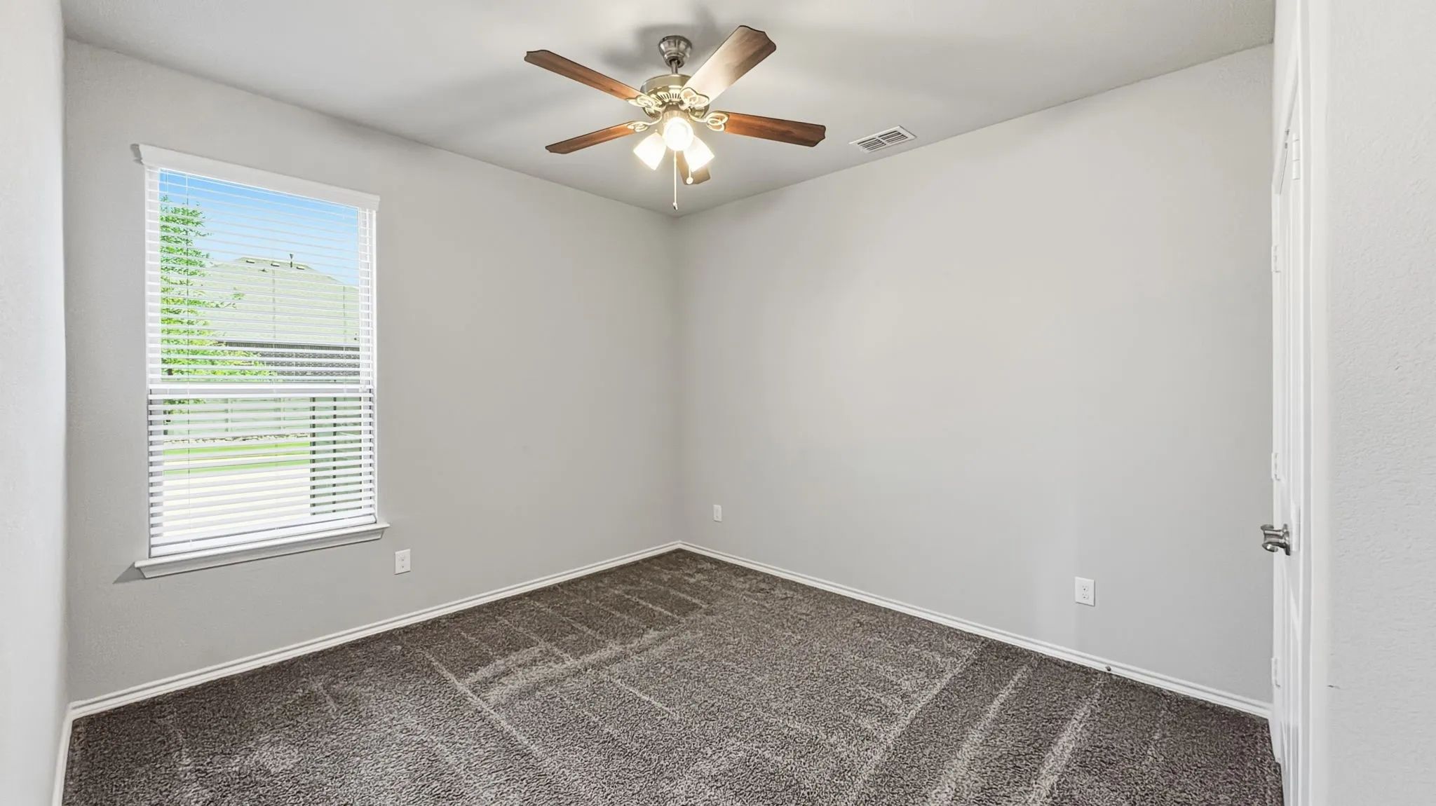 Single Family Residence For Sale in Denton County , 824 Dove Cove, Argyle, Texas 76226, 4 Bedroom, 3 Bathroom, 2 Garage spaces, 2,511 Sqft, built in 2018, mls#21352765, Real Estate Agent in Argyle, Homes For Sale in Denton county, Homes For Sale in Argyle, Realtor in Argyle Texas, Real Estate Brokerage Independent Realty Texas, Luminita Cordes Realtor
