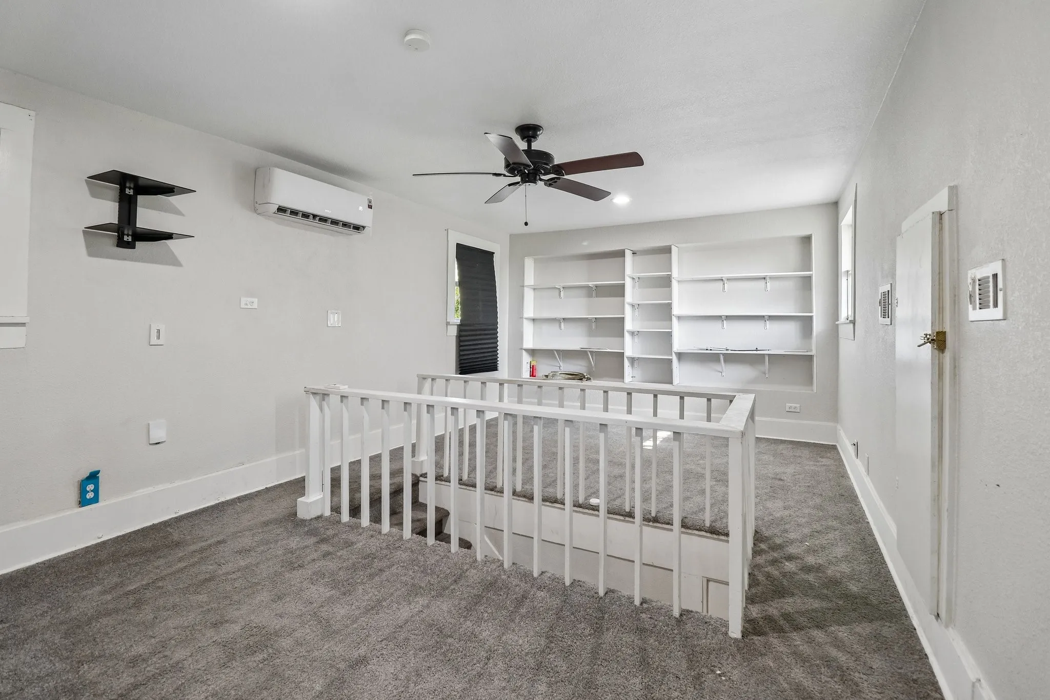 Single Family Residence For Sale in Tarrant County , 1963 Columbus Avenue, Fort Worth, Texas 76164, 3 Bedroom, 2 Bathroom, 1 Garage spaces, 1,504 Sqft, built in 1925, mls#21352729, Real Estate Agent in Fort Worth, Homes For Sale in Tarrant county, Homes For Sale in Fort Worth, Realtor in Fort Worth Texas, Real Estate Brokerage Independent Realty Texas, Luminita Cordes Realtor