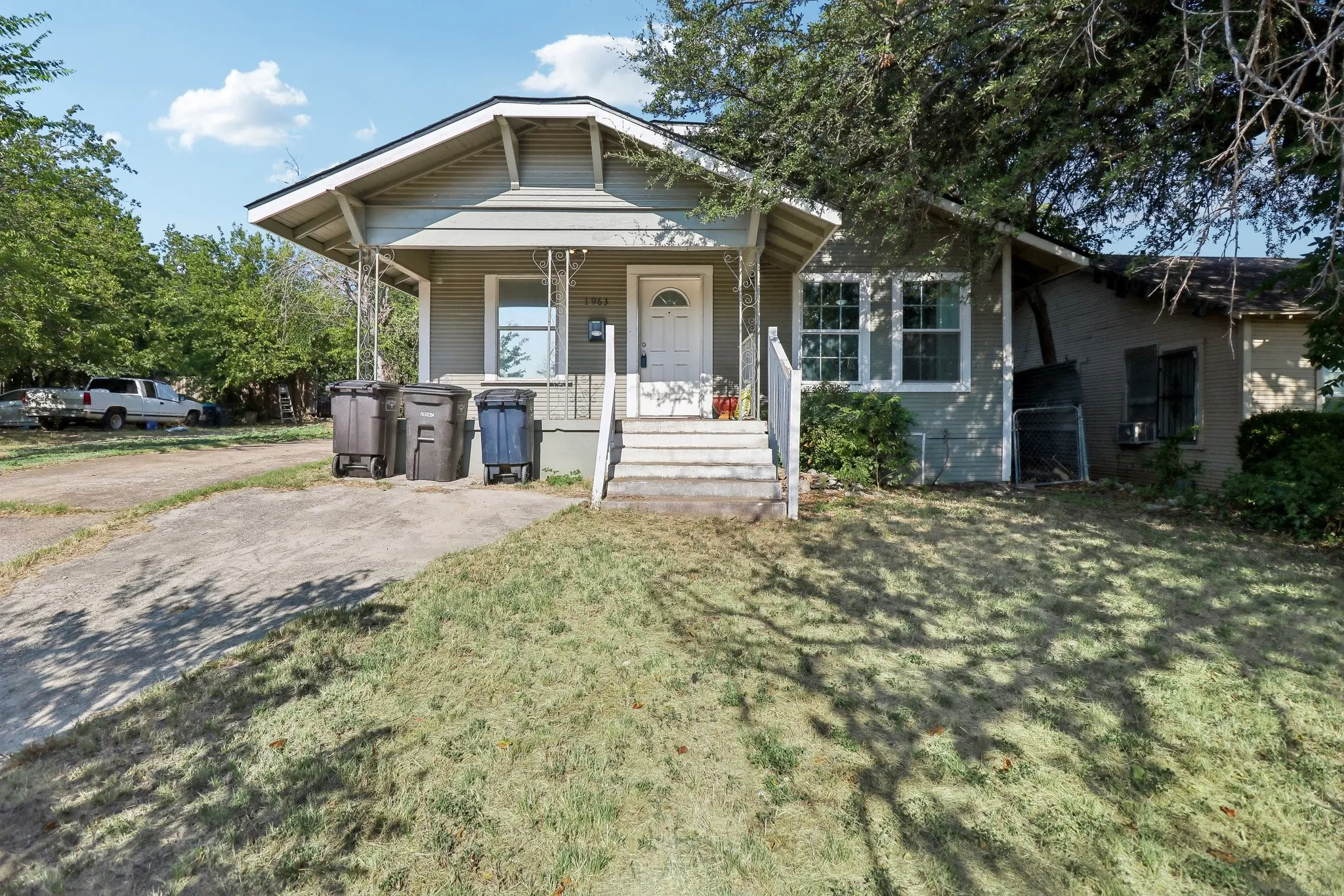 Single Family Residence For Sale in Tarrant County , 1963 Columbus Avenue, Fort Worth, Texas 76164, 3 Bedroom, 2 Bathroom, 1 Garage spaces, 1,504 Sqft, built in 1925, mls#21352729, Real Estate Agent in Fort Worth, Homes For Sale in Tarrant county, Homes For Sale in Fort Worth, Realtor in Fort Worth Texas, Real Estate Brokerage Independent Realty Texas, Luminita Cordes Realtor