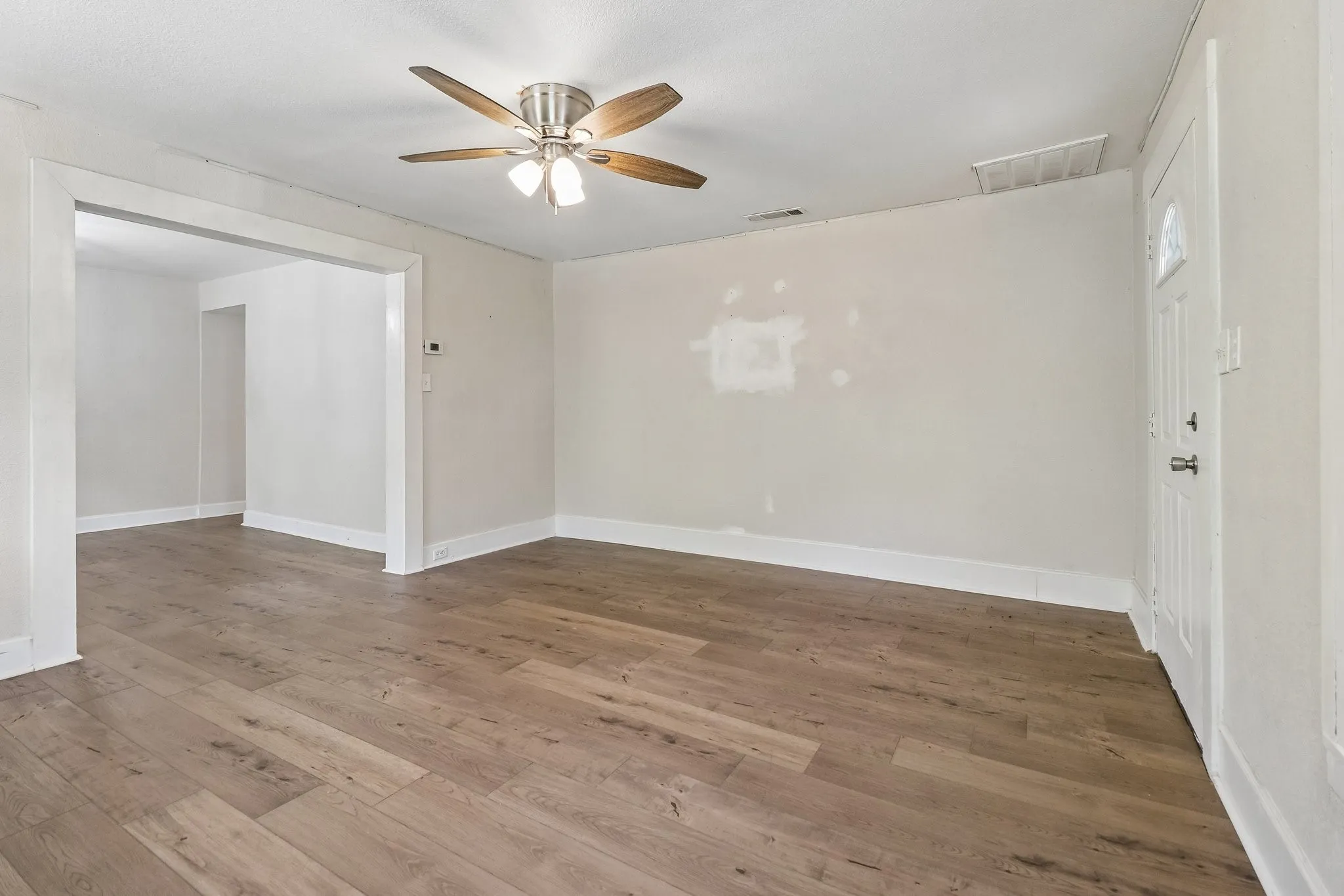 Single Family Residence For Sale in Tarrant County , 1963 Columbus Avenue, Fort Worth, Texas 76164, 3 Bedroom, 2 Bathroom, 1 Garage spaces, 1,504 Sqft, built in 1925, mls#21352729, Real Estate Agent in Fort Worth, Homes For Sale in Tarrant county, Homes For Sale in Fort Worth, Realtor in Fort Worth Texas, Real Estate Brokerage Independent Realty Texas, Luminita Cordes Realtor