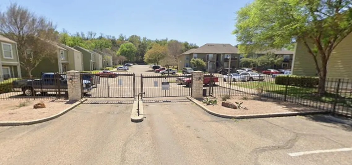 Condominium For Sale in Mc Lennan County , 1500 Lake Shore Drive 802, Waco, Texas 76708, 3 Bedroom, 2 Bathroom, Garage spaces, 1,092 Sqft, built in 1983, mls#21352638, Real Estate Agent in Waco, Homes For Sale in Mc Lennan county, Homes For Sale in Waco, Realtor in Waco Texas, Real Estate Brokerage Independent Realty Texas, Luminita Cordes Realtor