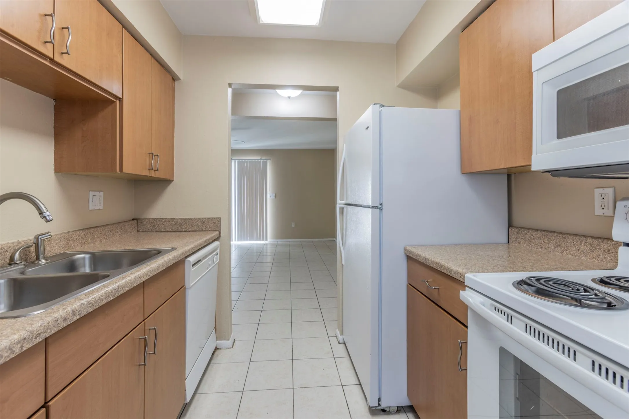Condominium For Sale in Mc Lennan County , 1500 Lake Shore Drive 802, Waco, Texas 76708, 3 Bedroom, 2 Bathroom, Garage spaces, 1,092 Sqft, built in 1983, mls#21352638, Real Estate Agent in Waco, Homes For Sale in Mc Lennan county, Homes For Sale in Waco, Realtor in Waco Texas, Real Estate Brokerage Independent Realty Texas, Luminita Cordes Realtor