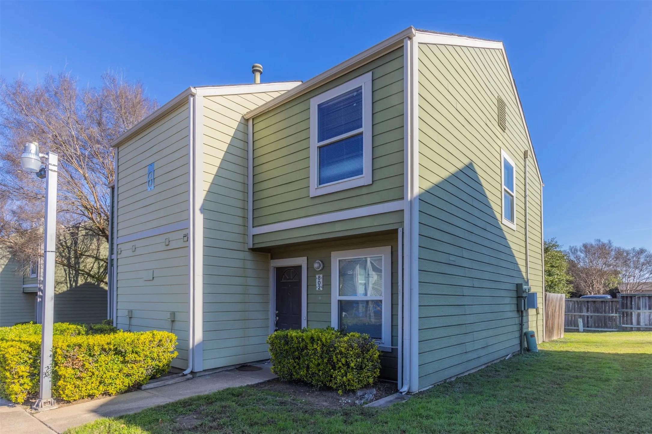 Condominium For Sale in Mc Lennan County , 1500 Lake Shore Drive 802, Waco, Texas 76708, 3 Bedroom, 2 Bathroom, Garage spaces, 1,092 Sqft, built in 1983, mls#21352638, Real Estate Agent in Waco, Homes For Sale in Mc Lennan county, Homes For Sale in Waco, Realtor in Waco Texas, Real Estate Brokerage Independent Realty Texas, Luminita Cordes Realtor