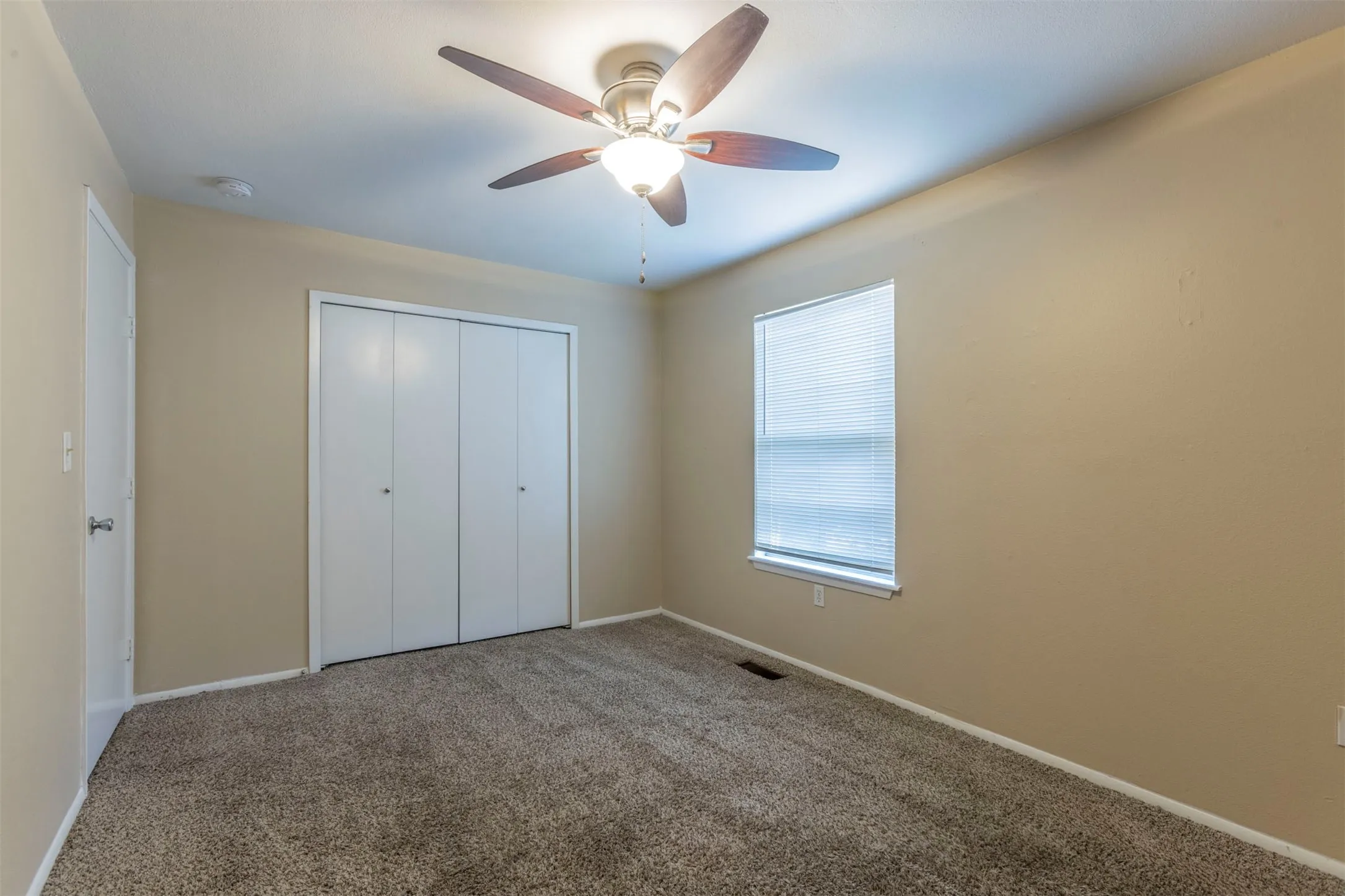 Condominium For Sale in Mc Lennan County , 1500 Lake Shore Drive 802, Waco, Texas 76708, 3 Bedroom, 2 Bathroom, Garage spaces, 1,092 Sqft, built in 1983, mls#21352638, Real Estate Agent in Waco, Homes For Sale in Mc Lennan county, Homes For Sale in Waco, Realtor in Waco Texas, Real Estate Brokerage Independent Realty Texas, Luminita Cordes Realtor