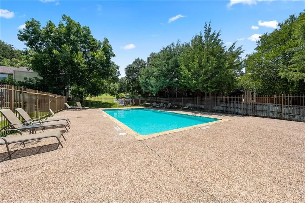 Condominium For Sale in Mc Lennan County , 1500 Lake Shore Drive 802, Waco, Texas 76708, 3 Bedroom, 2 Bathroom, Garage spaces, 1,092 Sqft, built in 1983, mls#21352638, Real Estate Agent in Waco, Homes For Sale in Mc Lennan county, Homes For Sale in Waco, Realtor in Waco Texas, Real Estate Brokerage Independent Realty Texas, Luminita Cordes Realtor