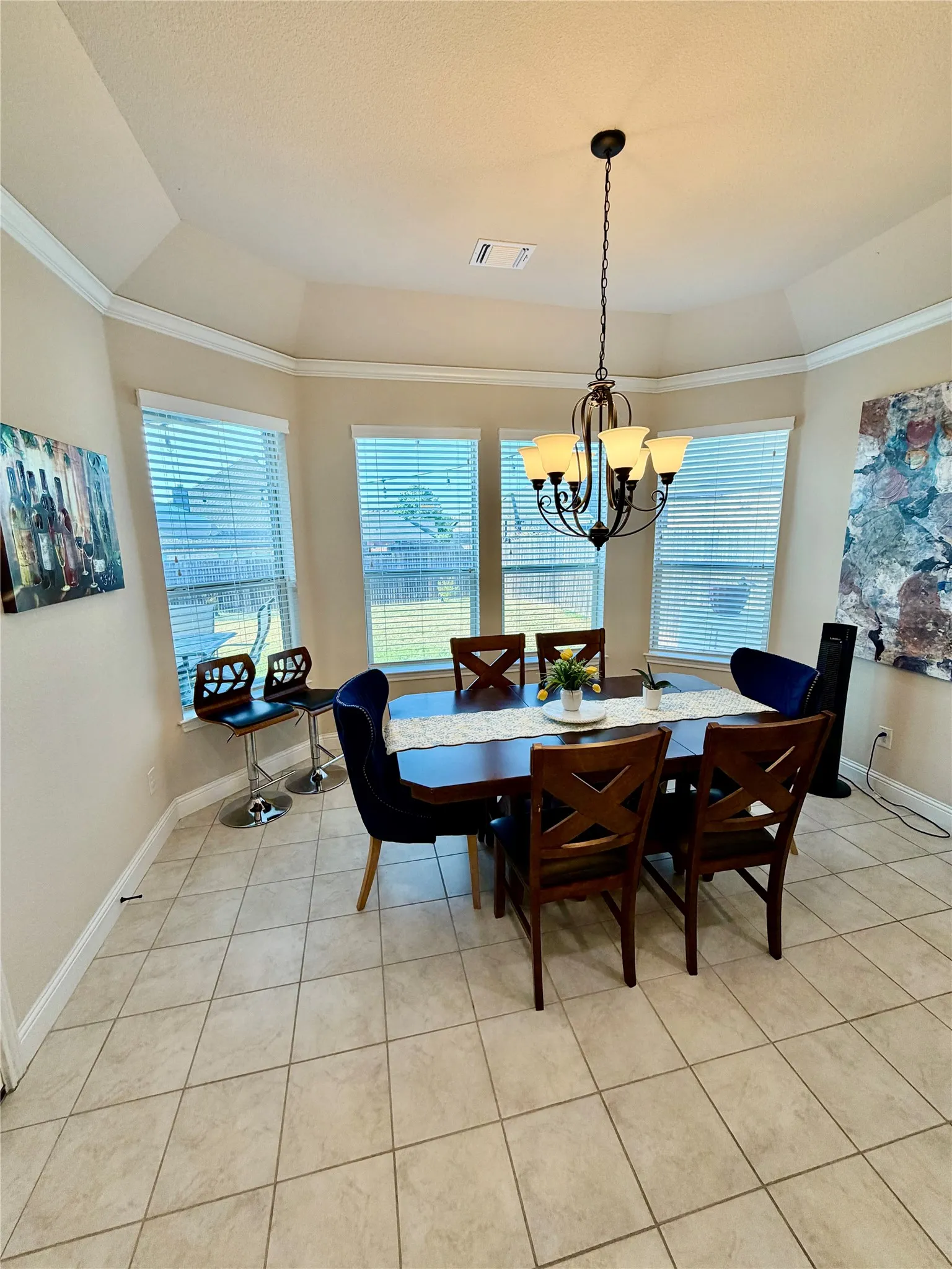 Tray ceiling with crown molding