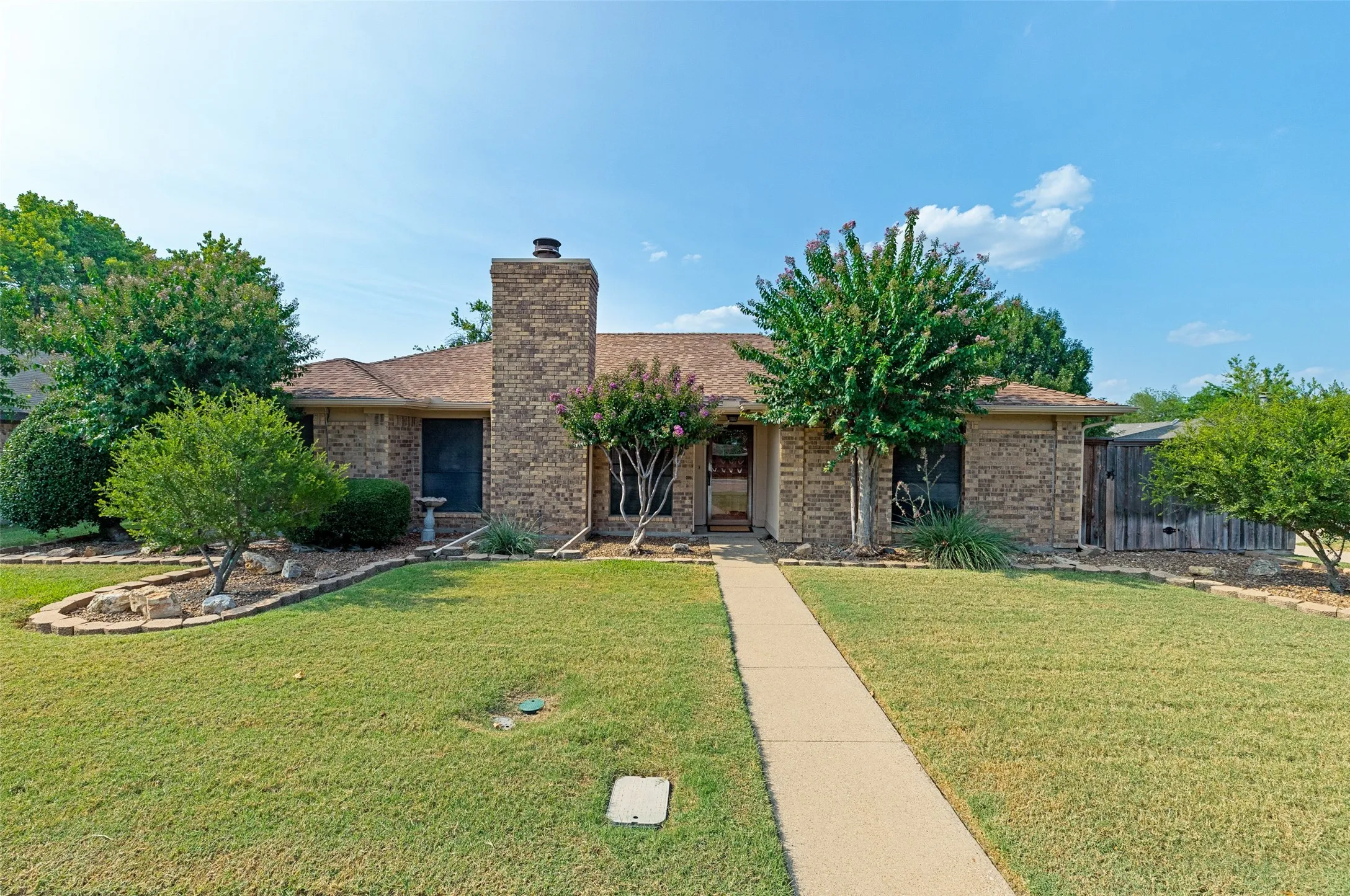Single Family Residence For Sale in Collin County , 1001 Bass Drive, Plano, Texas 75025, 3 Bedroom, 2 Bathroom, 2 Garage spaces, 1,741 Sqft, built in 1984, mls#21351425, Real Estate Agent in Plano, Homes For Sale in Collin county, Homes For Sale in Plano, Realtor in Plano Texas, Real Estate Brokerage Independent Realty Texas, Luminita Cordes Realtor