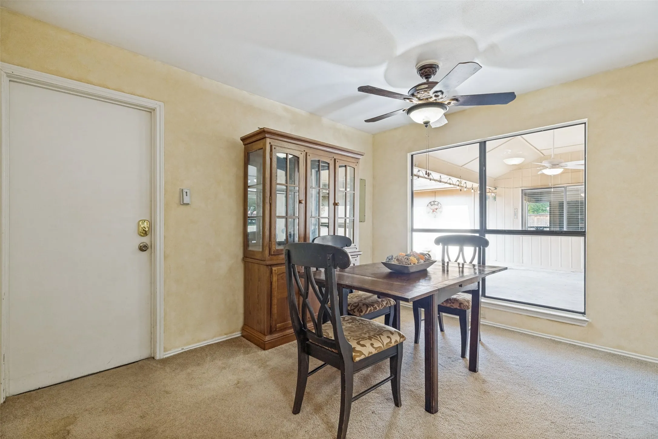 Single Family Residence For Sale in Collin County , 1001 Bass Drive, Plano, Texas 75025, 3 Bedroom, 2 Bathroom, 2 Garage spaces, 1,741 Sqft, built in 1984, mls#21351425, Real Estate Agent in Plano, Homes For Sale in Collin county, Homes For Sale in Plano, Realtor in Plano Texas, Real Estate Brokerage Independent Realty Texas, Luminita Cordes Realtor