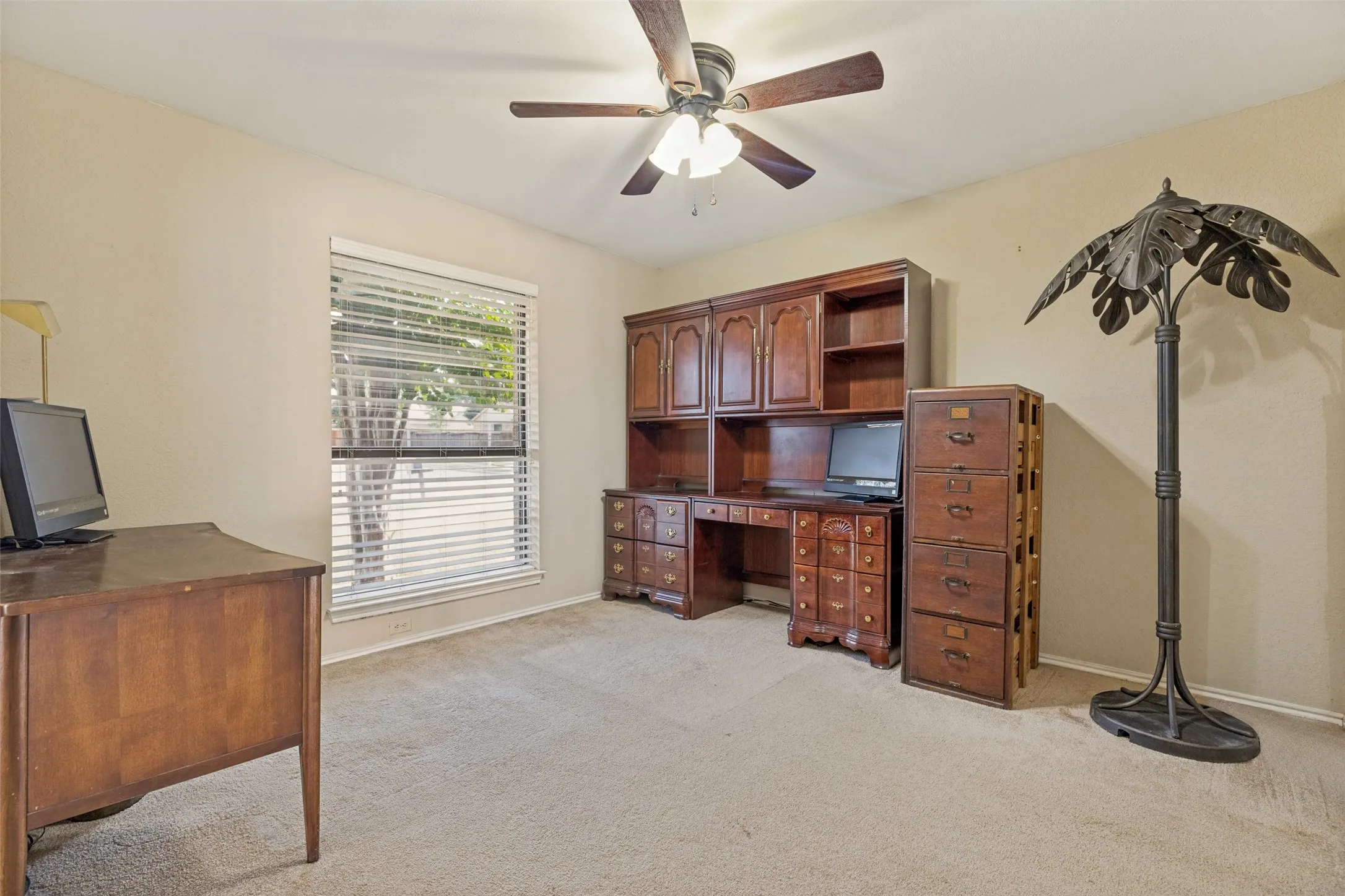 Single Family Residence For Sale in Collin County , 1001 Bass Drive, Plano, Texas 75025, 3 Bedroom, 2 Bathroom, 2 Garage spaces, 1,741 Sqft, built in 1984, mls#21351425, Real Estate Agent in Plano, Homes For Sale in Collin county, Homes For Sale in Plano, Realtor in Plano Texas, Real Estate Brokerage Independent Realty Texas, Luminita Cordes Realtor