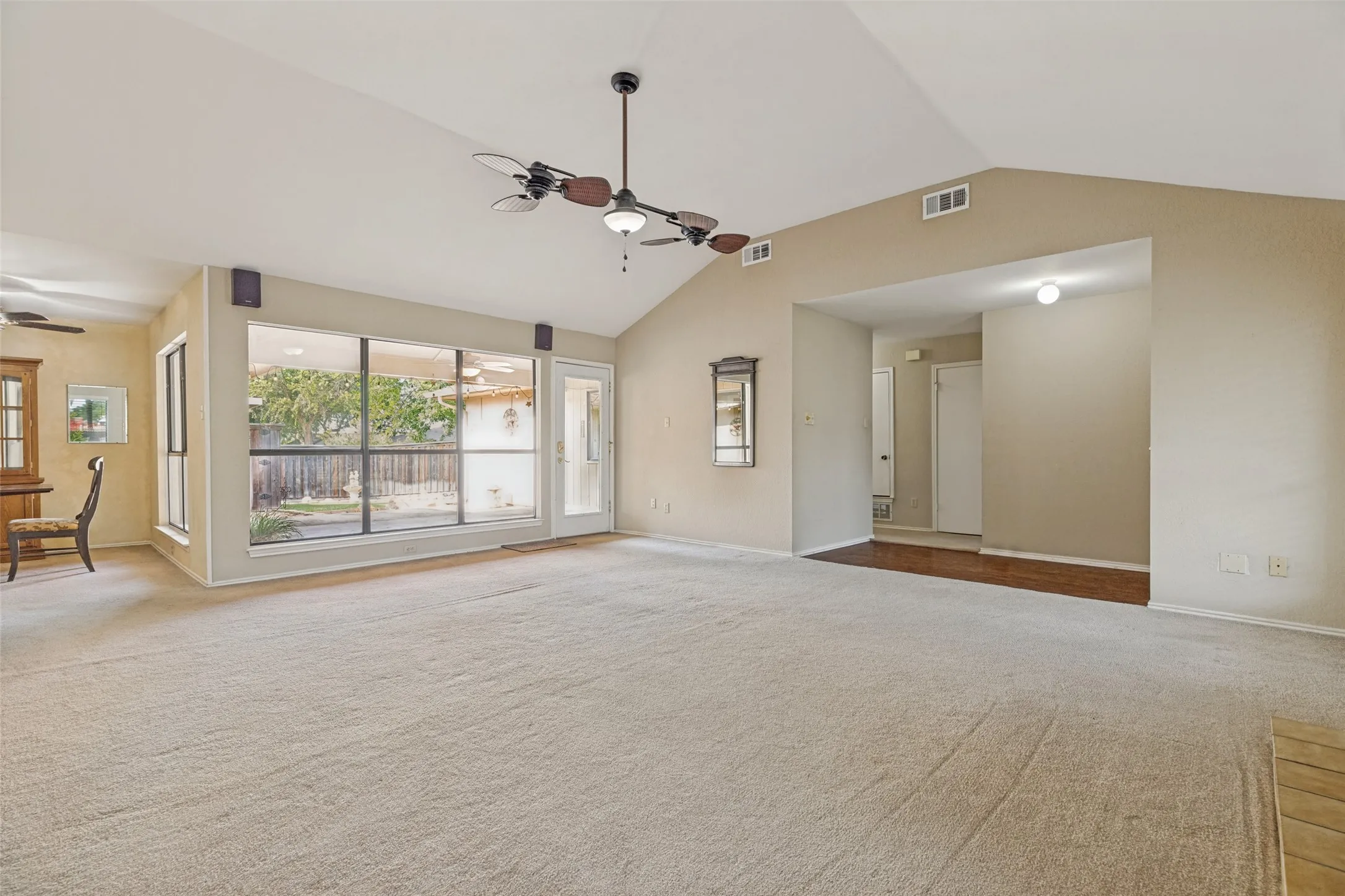 Single Family Residence For Sale in Collin County , 1001 Bass Drive, Plano, Texas 75025, 3 Bedroom, 2 Bathroom, 2 Garage spaces, 1,741 Sqft, built in 1984, mls#21351425, Real Estate Agent in Plano, Homes For Sale in Collin county, Homes For Sale in Plano, Realtor in Plano Texas, Real Estate Brokerage Independent Realty Texas, Luminita Cordes Realtor