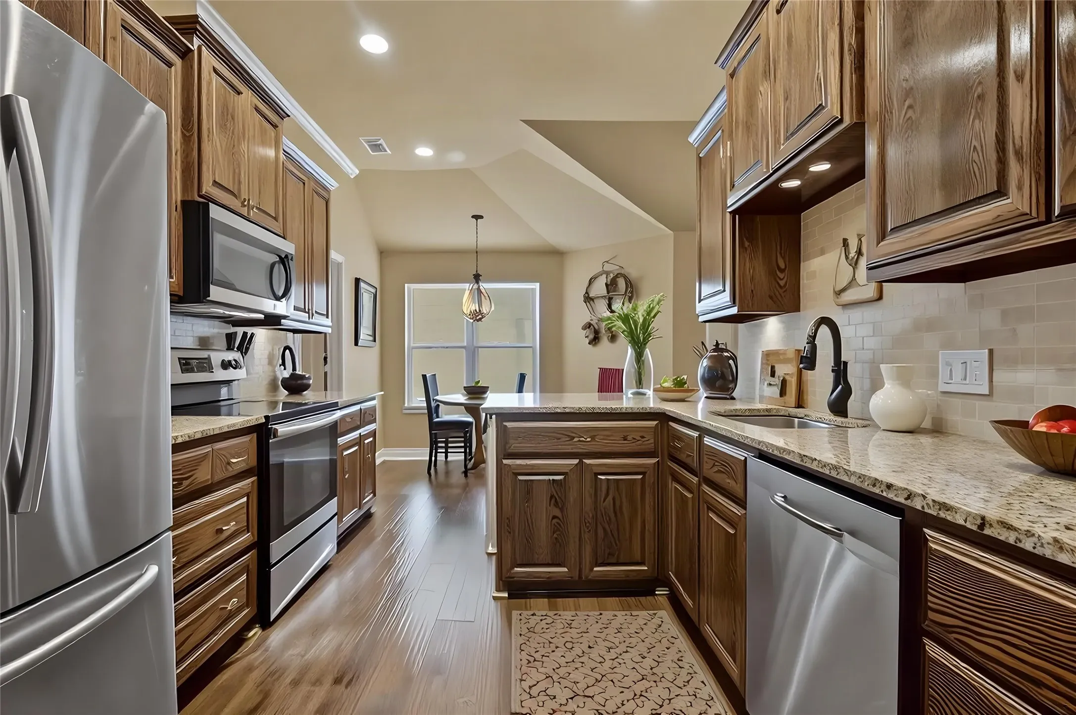 Plenty of space for everthing with easy movement between the dining room and the eat-in kitchen area.