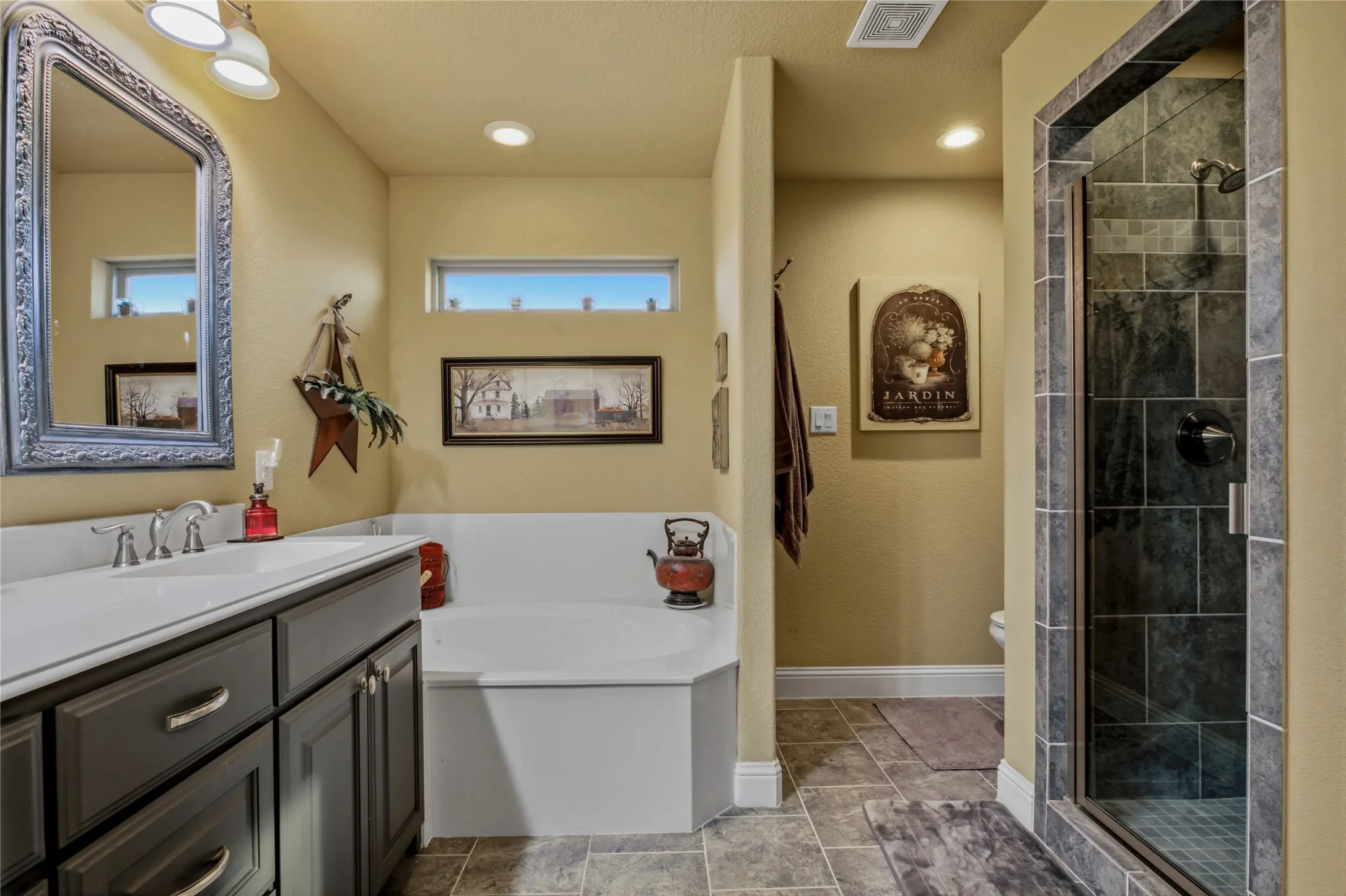 A well-plnanned primary bathroom checks all the boxes!