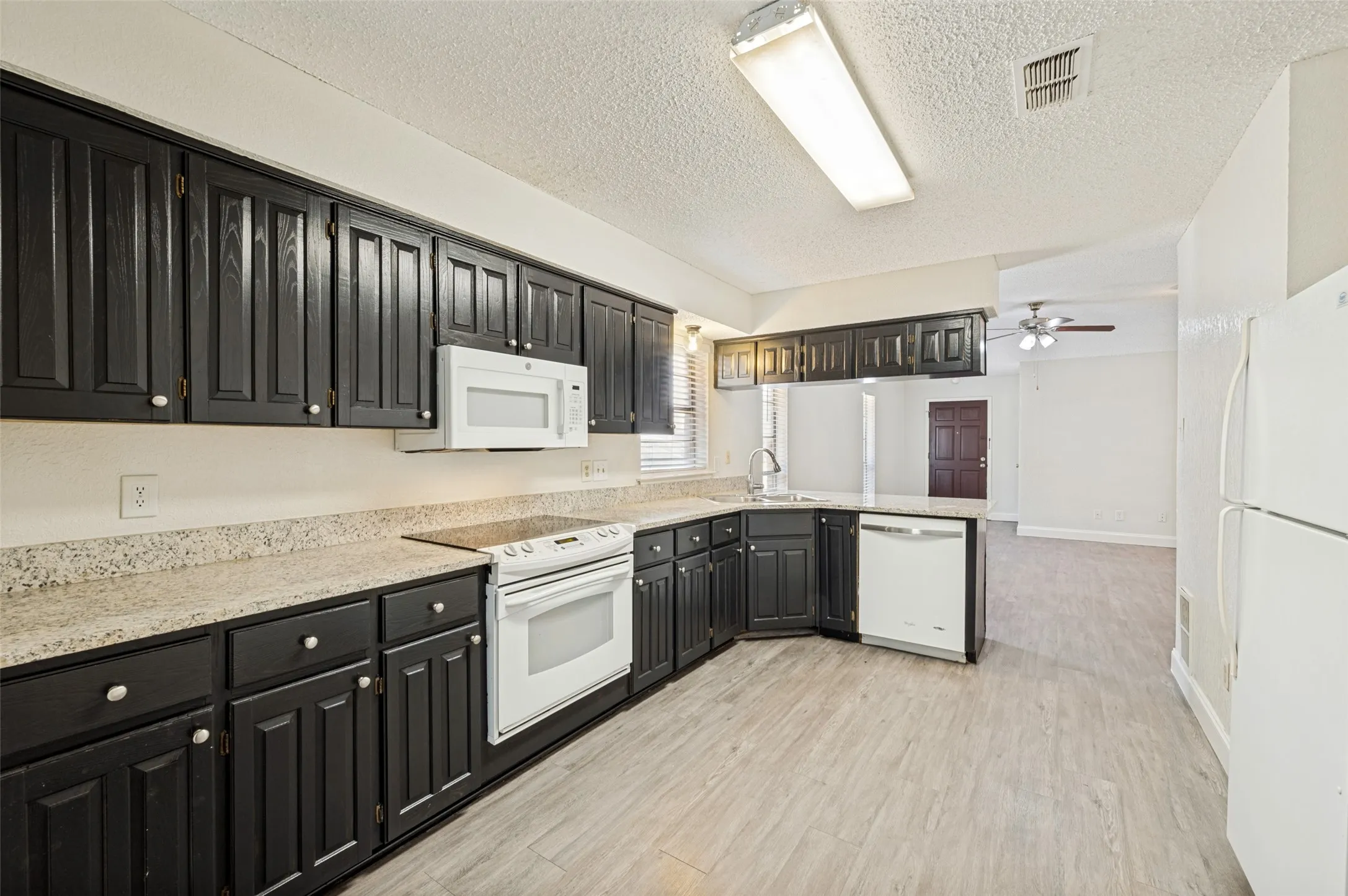 Duplex For Rent in Collin County , 8902 Marilyn Drive, Frisco, Texas 75033, 2 Bedrooms, 1 Bathroom, Garage spaces, 1,134 Sqft, built in 1983, Price $1,700, mls#21338778, Real Estate Agent in Frisco, Homes For Rent in Collin county, Homes For Rent in Frisco, Realtor in Frisco Texas, Real Estate Brokerage Independent Realty Texas, Luminita Cordes Realtor