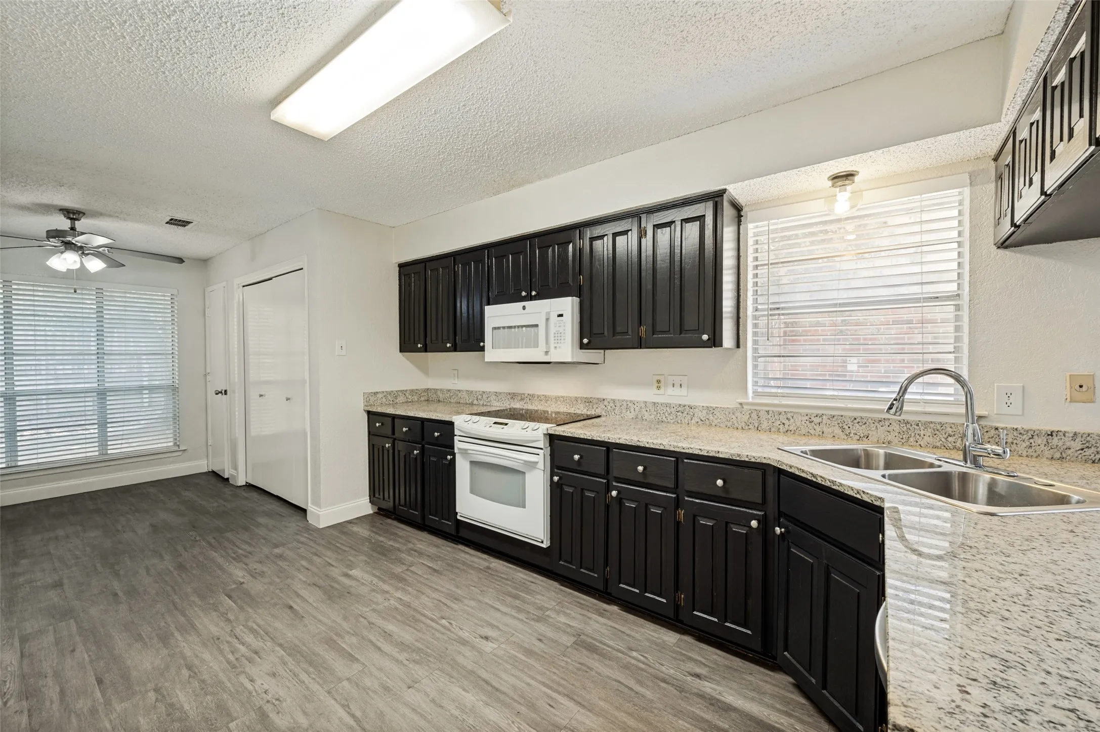 Duplex For Rent in Collin County , 8902 Marilyn Drive, Frisco, Texas 75033, 2 Bedrooms, 1 Bathroom, Garage spaces, 1,134 Sqft, built in 1983, Price $1,700, mls#21338778, Real Estate Agent in Frisco, Homes For Rent in Collin county, Homes For Rent in Frisco, Realtor in Frisco Texas, Real Estate Brokerage Independent Realty Texas, Luminita Cordes Realtor